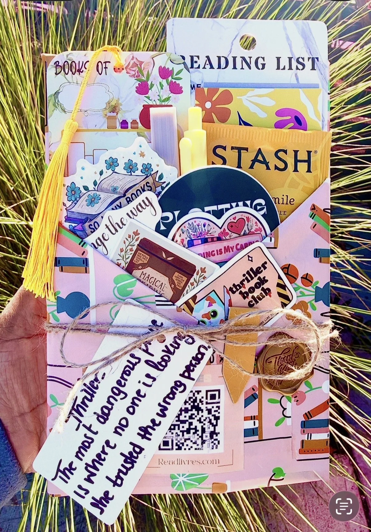 Blind Date With A Book-Bookish Paper