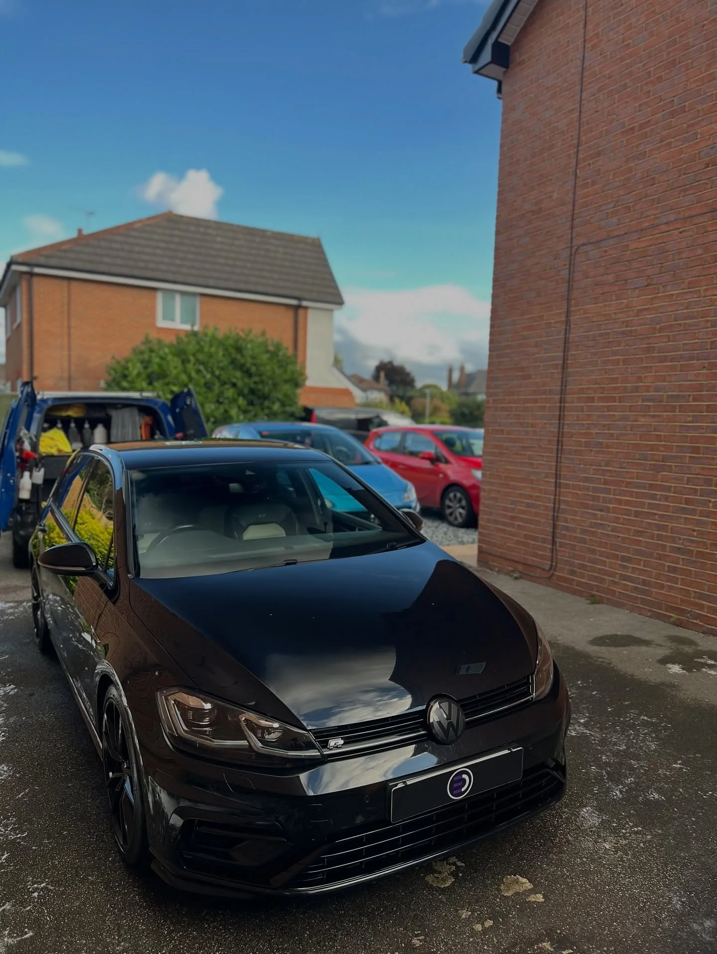 Black on Black😎
&bull;
#cardetailing #carsofinstagram #golfr #cleanwheels