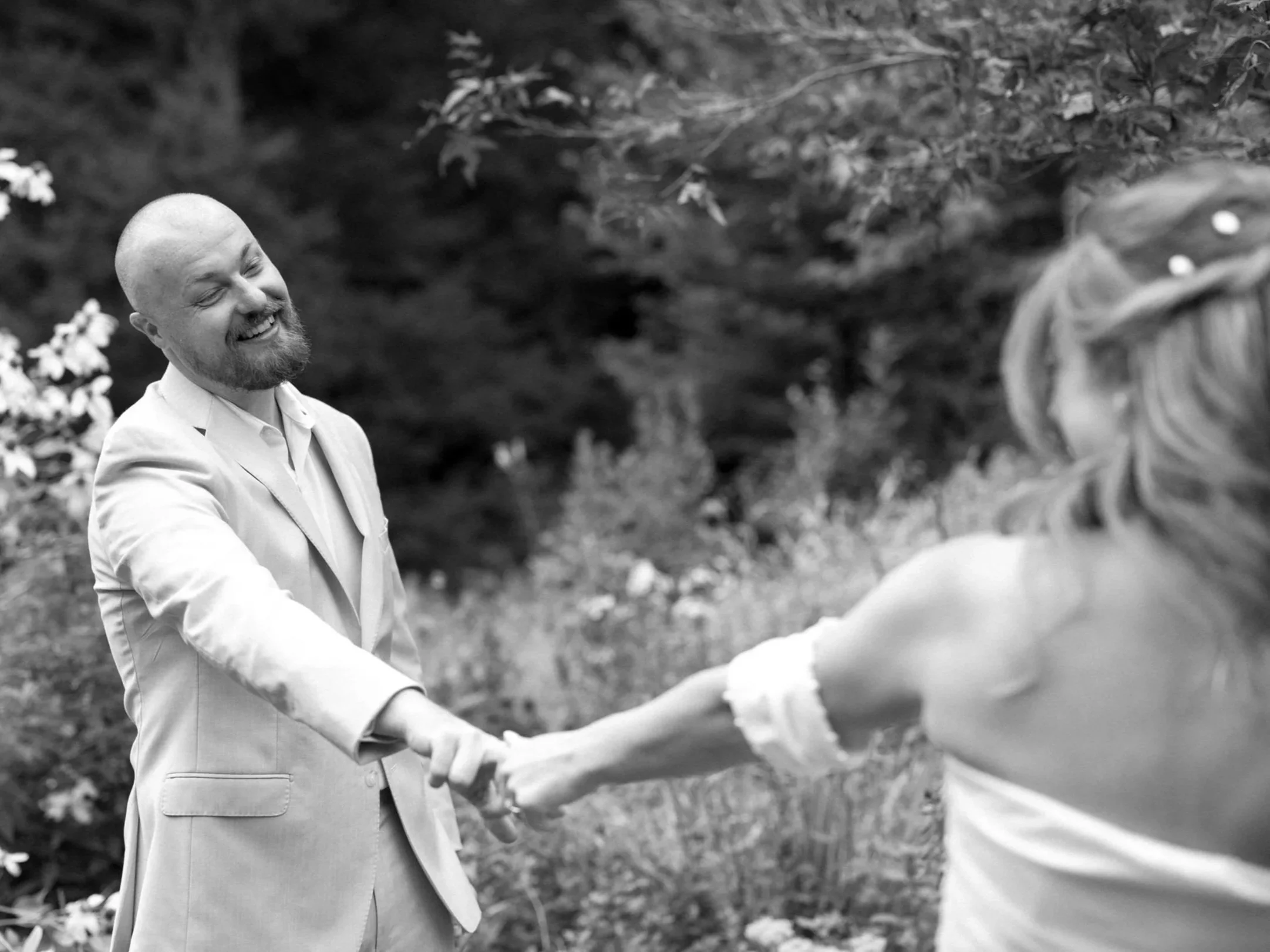 a-massachusetts-wedding-at-the-bull-run-restaurant-katie-salerno-photography-first-look-40.jpg