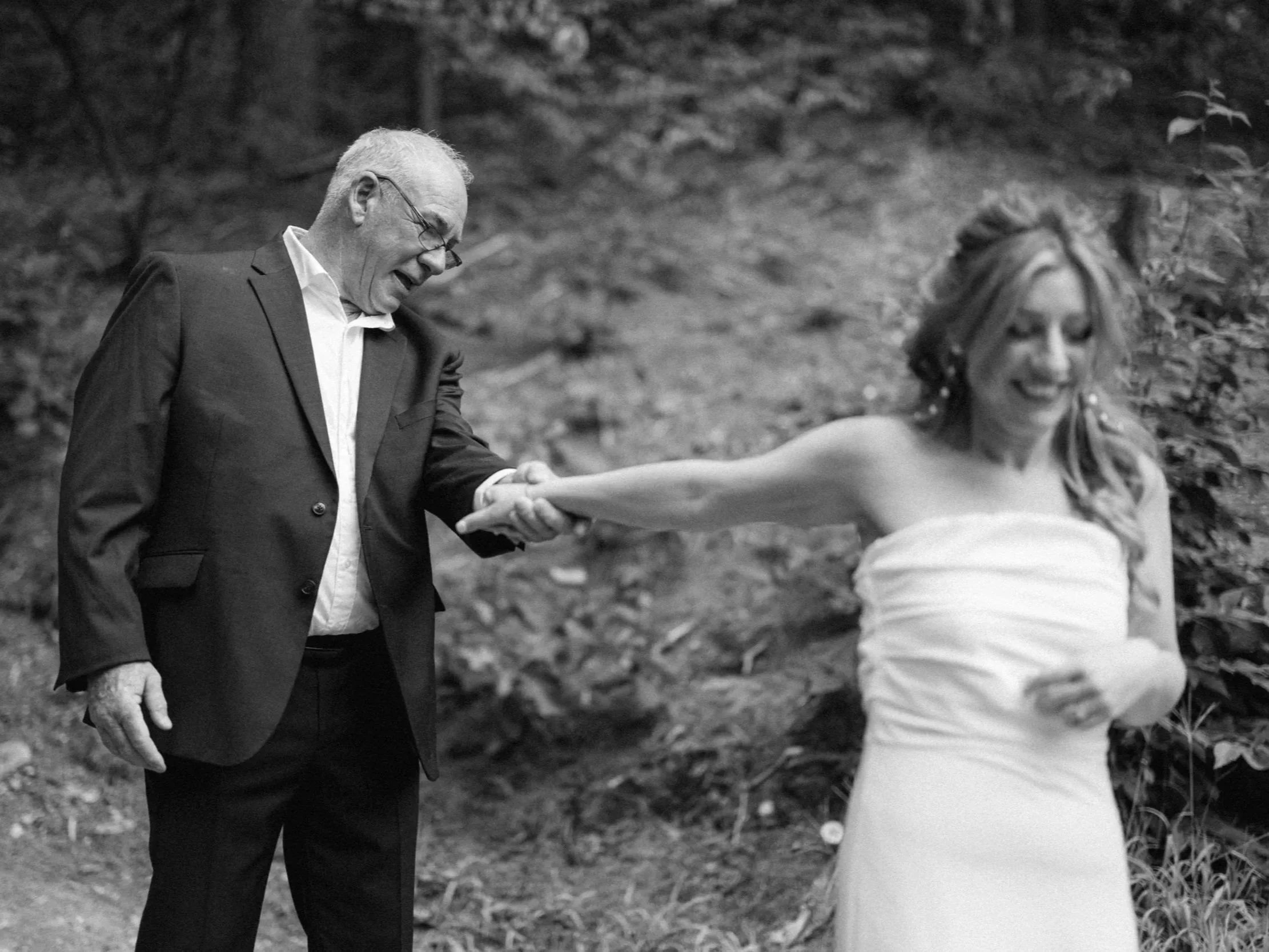 a-massachusetts-wedding-at-the-bull-run-restaurant-katie-salerno-photography-dad-first-look-19.jpg