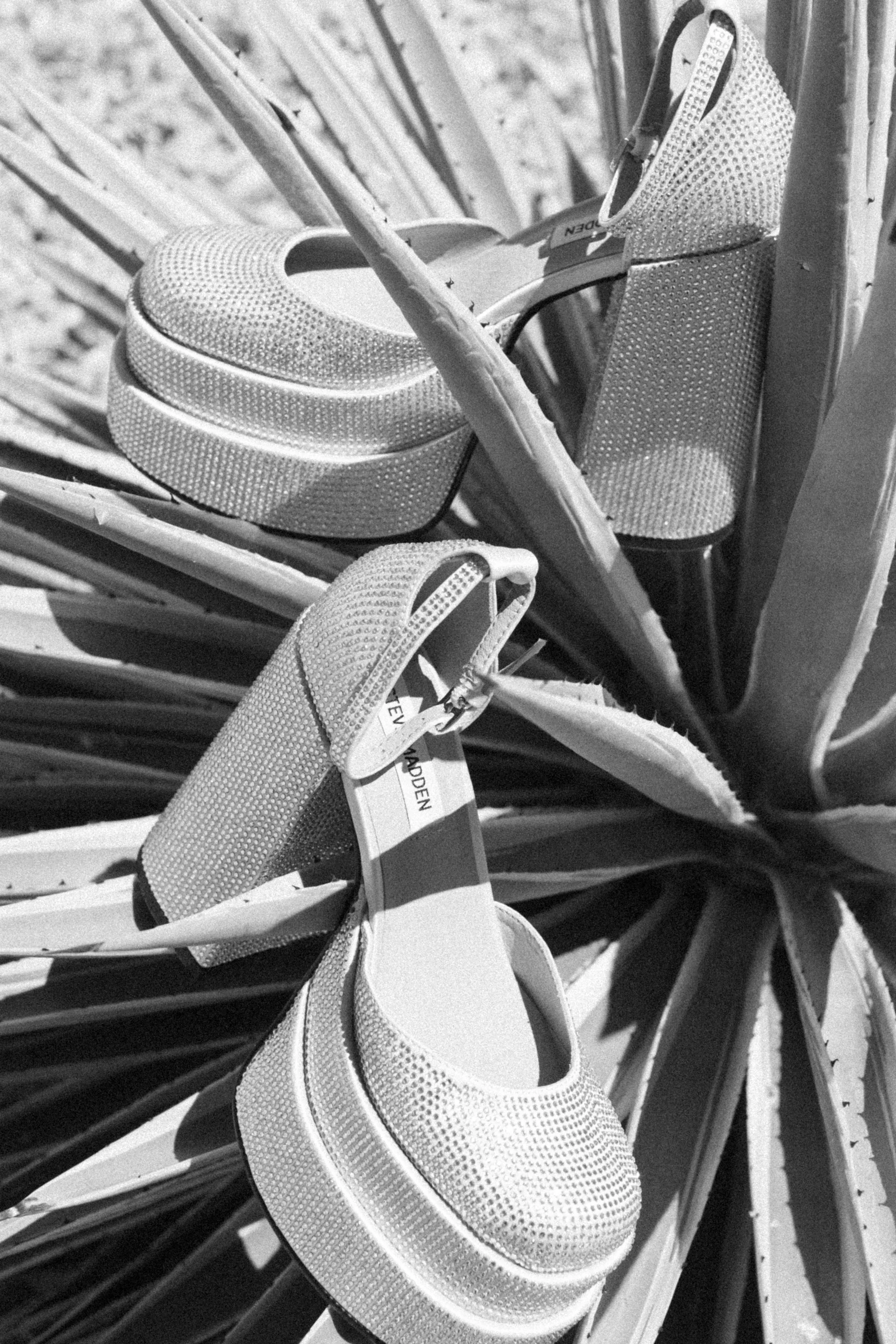 a-desert-inspired-wedding-at-morada-joshua-tree-katie-salerno-photography-prep-21.jpg