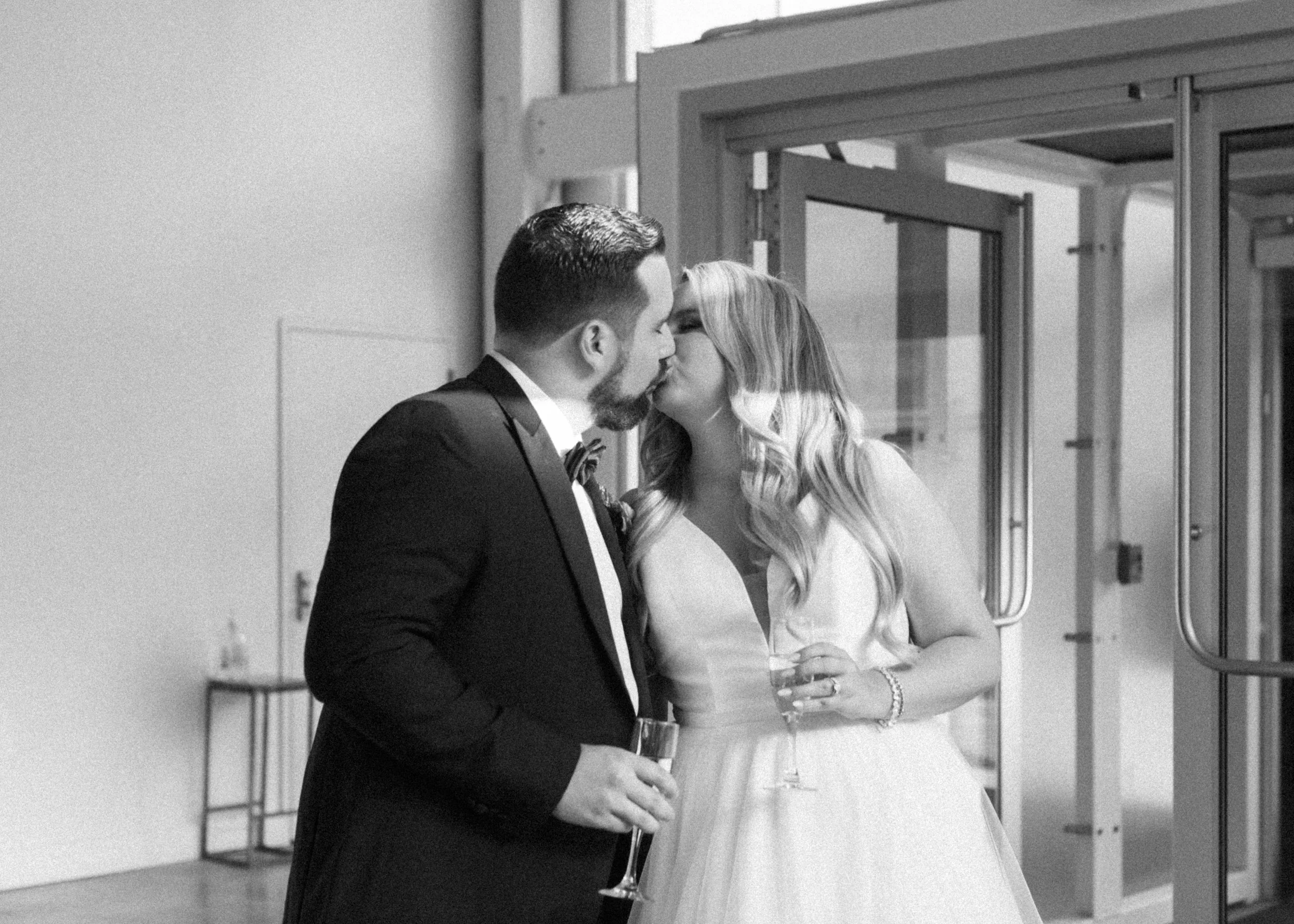a-palm-springs-inspired-wedding-at-artists-for-humanity-katie-salerno-photography-150.jpg