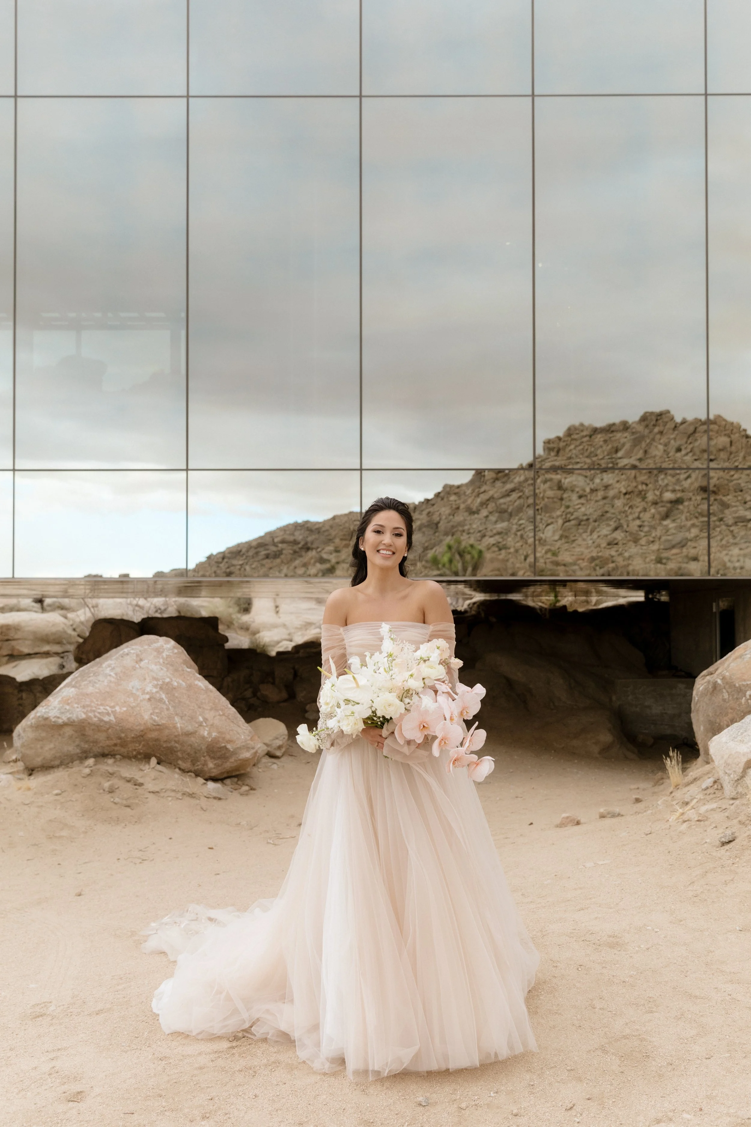 LUXURY-CALIFORNIA-WEDDING-AT-INVISIBLE-HOUSE-JOSHUA-TREE-KSP-STUDIO-FORMAL-PHOTOS-34.jpg