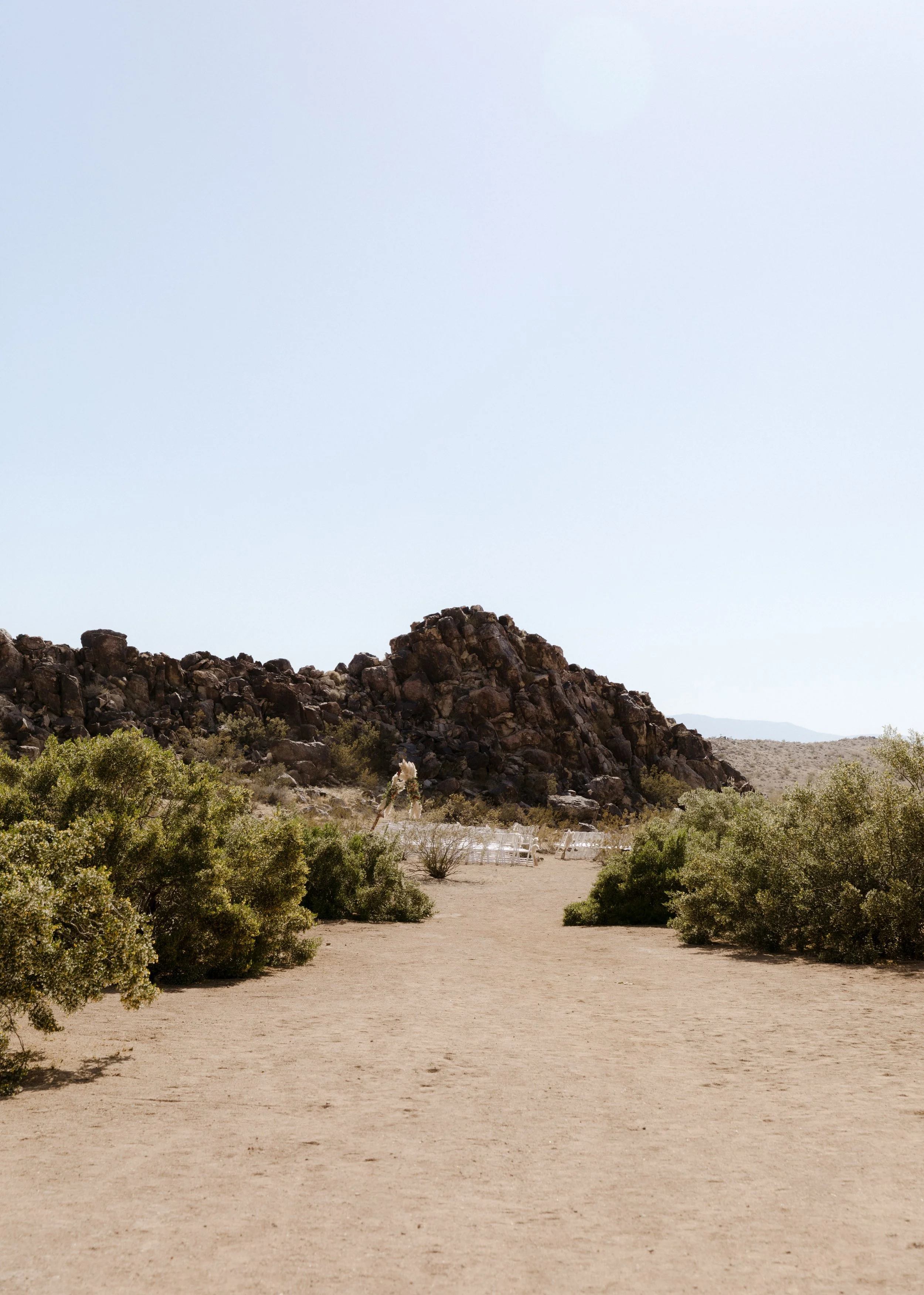 a-desert-inspired-wedding-at-morada-joshua-tree-katie-salerno-photography-ceremony-2.jpg