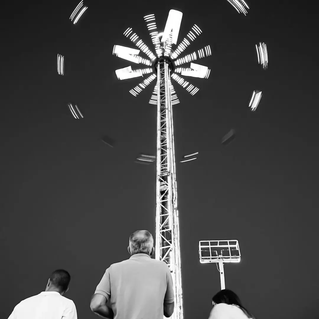 Spinning around.
.
.
.
.
 .
.
.
.
.
.
.
.
.
.
.
@street_macadam 
@friendsinbnw
