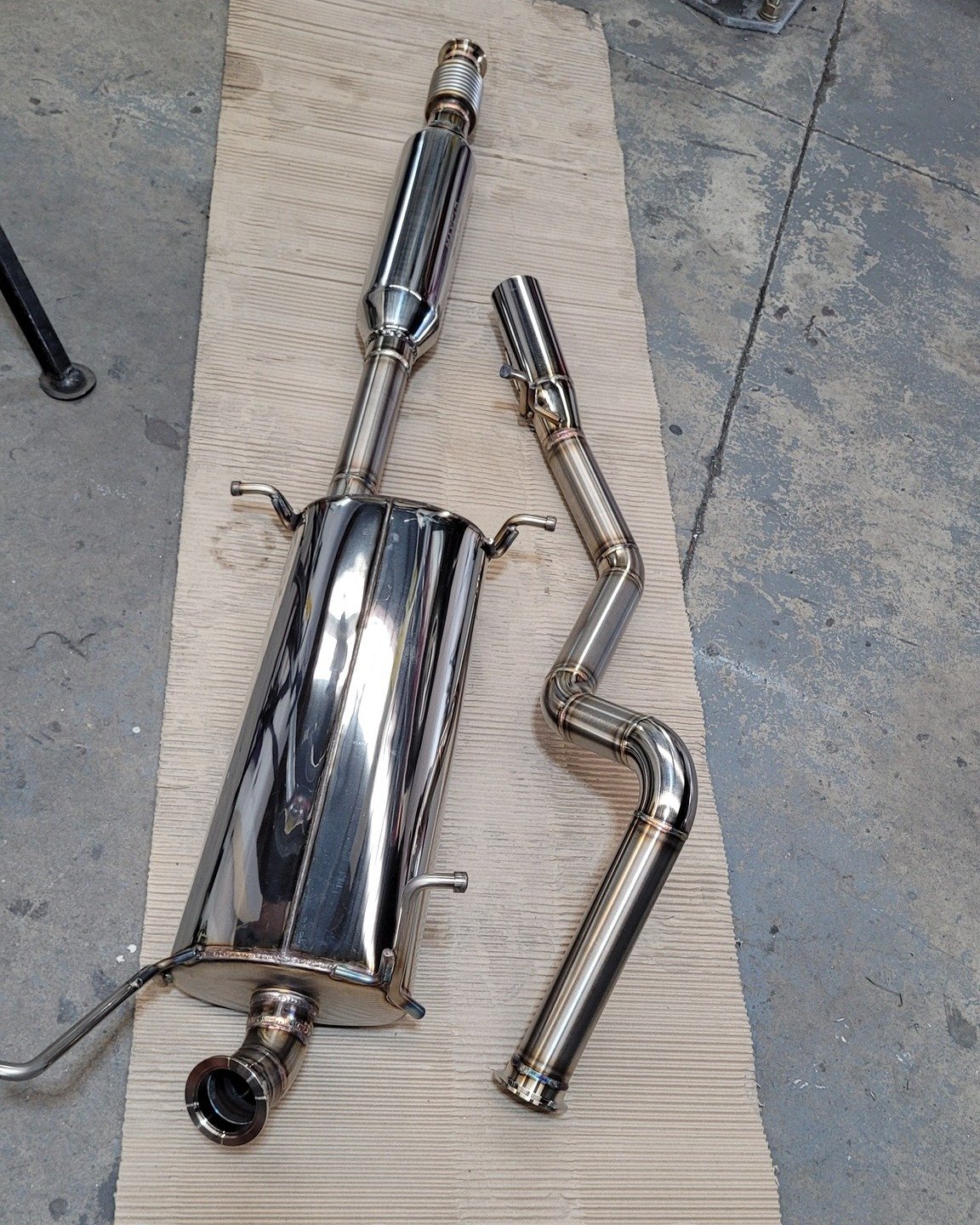 Suzuki Vitara full 2&quot; exhaust with a @simon_maxfab resonator followed by an @adrenalinr_nz 8&quot; chambered oval muffler.

The main goal was to remove the rusted out factory exhaust and replace it with a high quality system that will outlast th