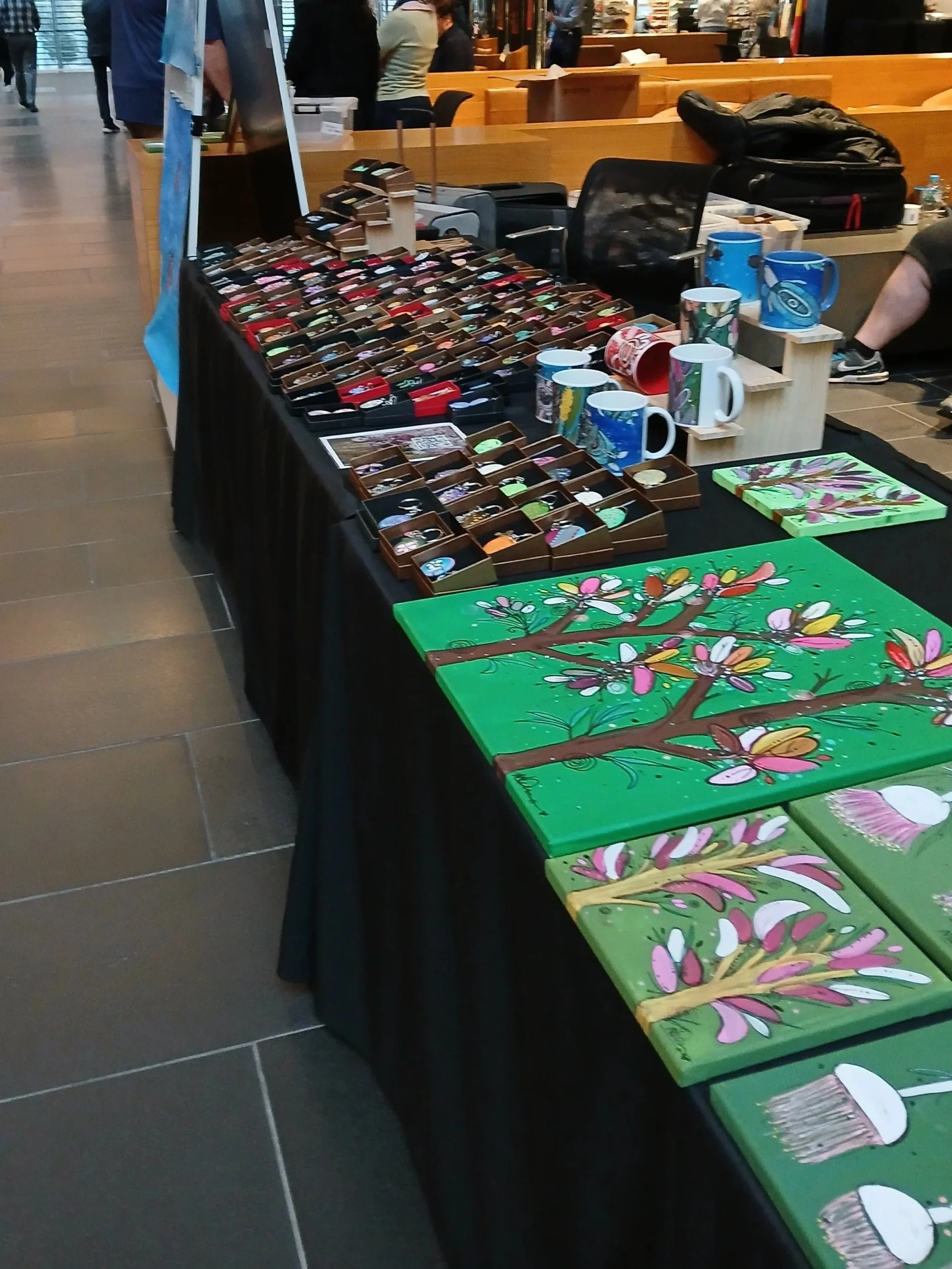 ST KILDA TOWN HALL CRAFT MARKETS AUSTRALIA...