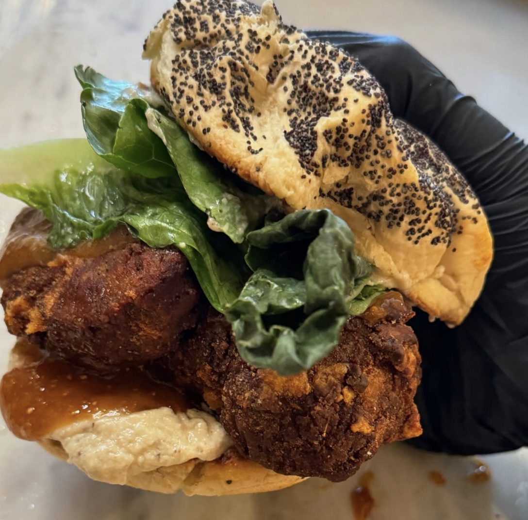 Raspberry Jalapeño Chickenless Sandwich 