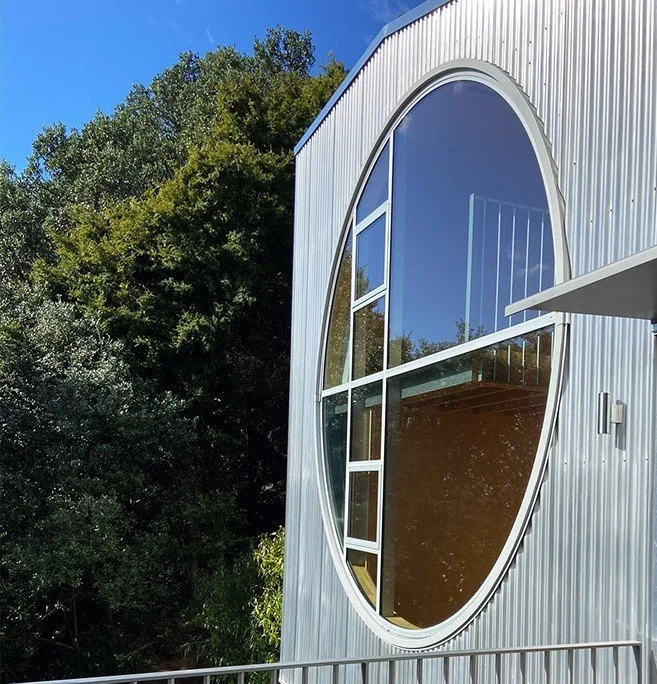 Curved Window 01.jpg