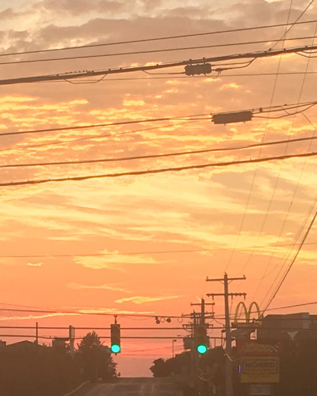 MAP x America .. ready, set GO
.
#nycbound #eastcoast #sunset #hellopa #makeamericagrateful #itsonlythebeginning #wip #watchthisspace .
@ilana_makes_stuff @monkeywhat @lily.prentice @wheresconor @themyousa @peintre.de.mots @antoniovenomous