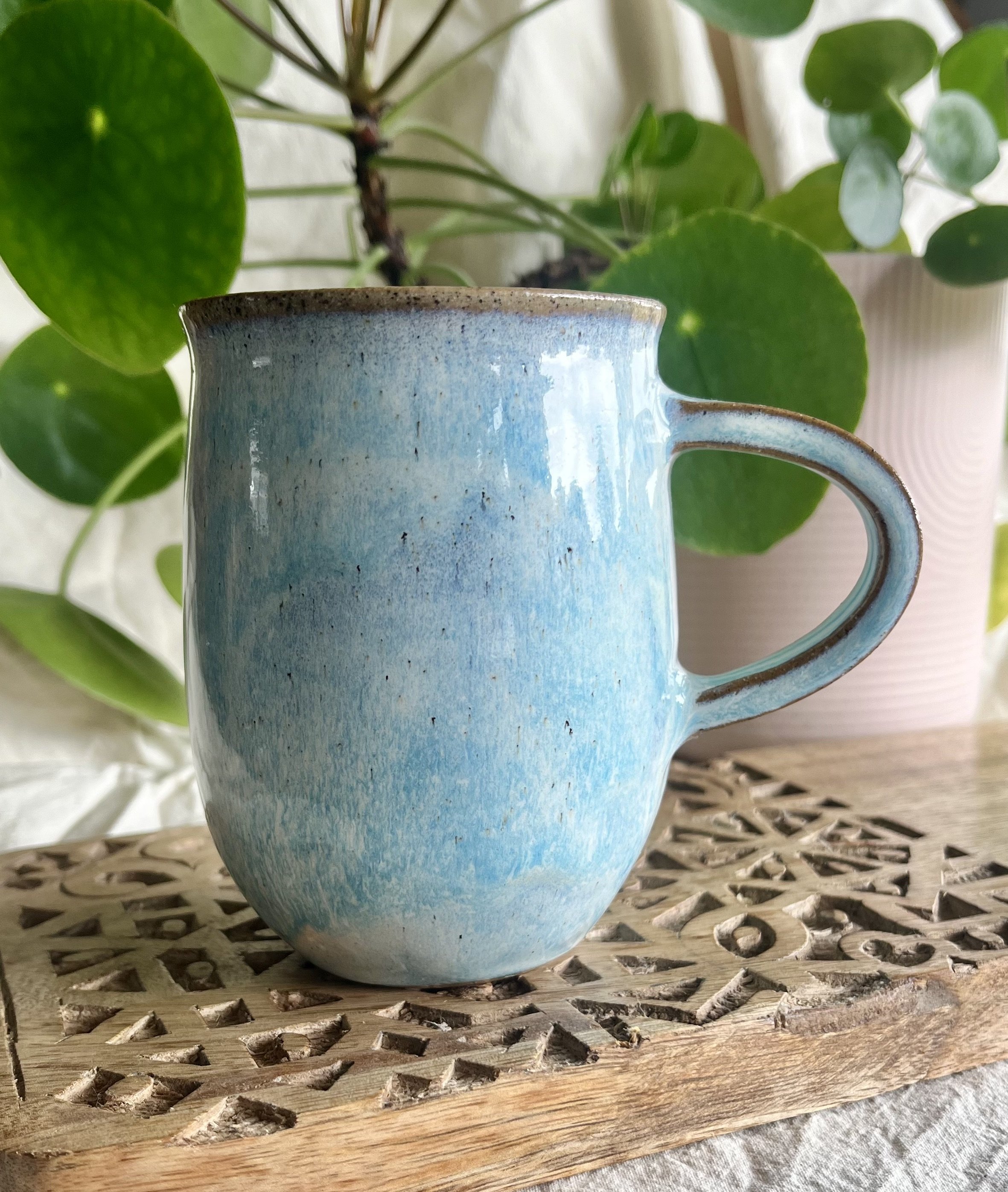 Light blue bee mug back view.jpeg