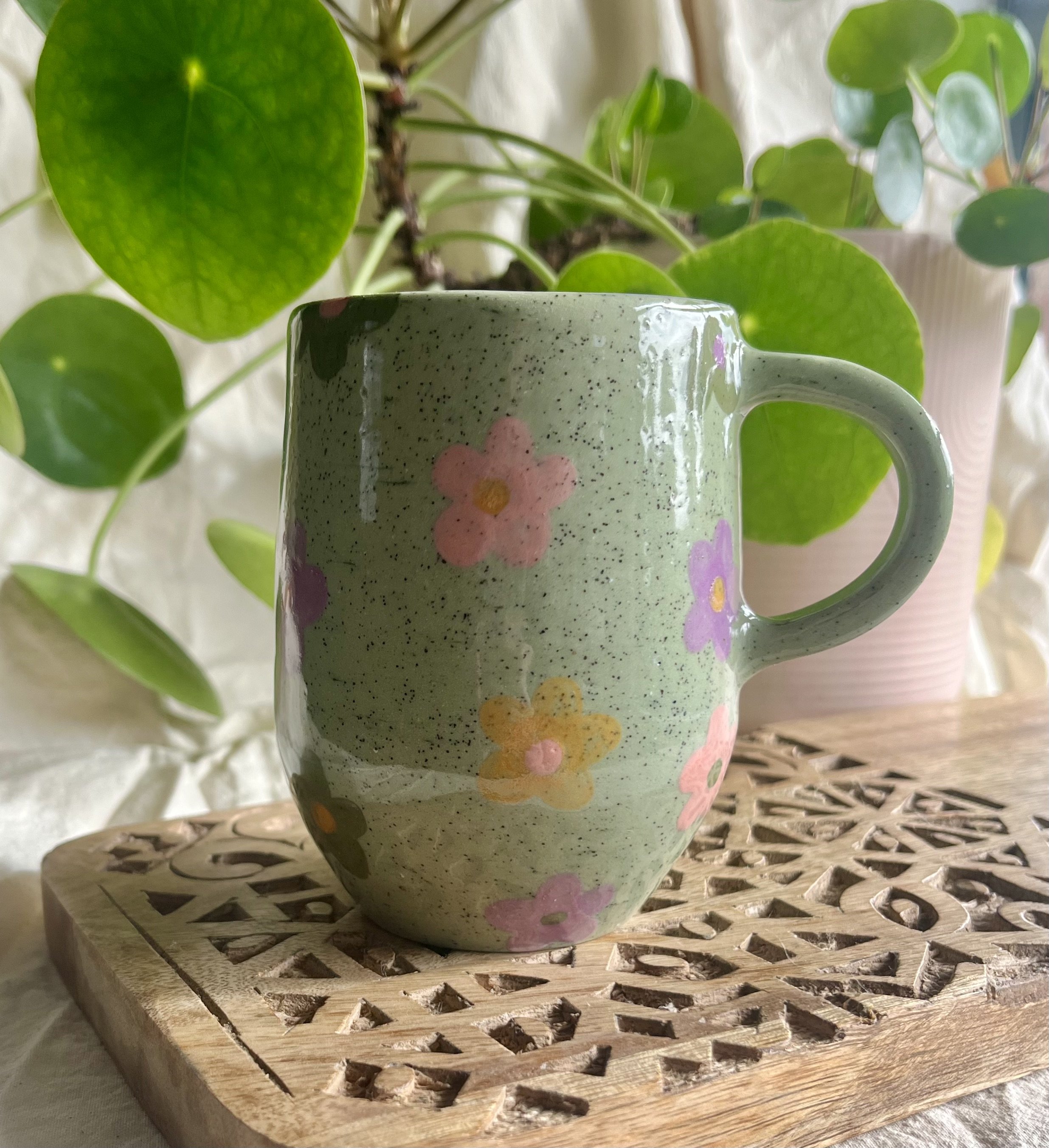 Green daisy mug back view.jpeg