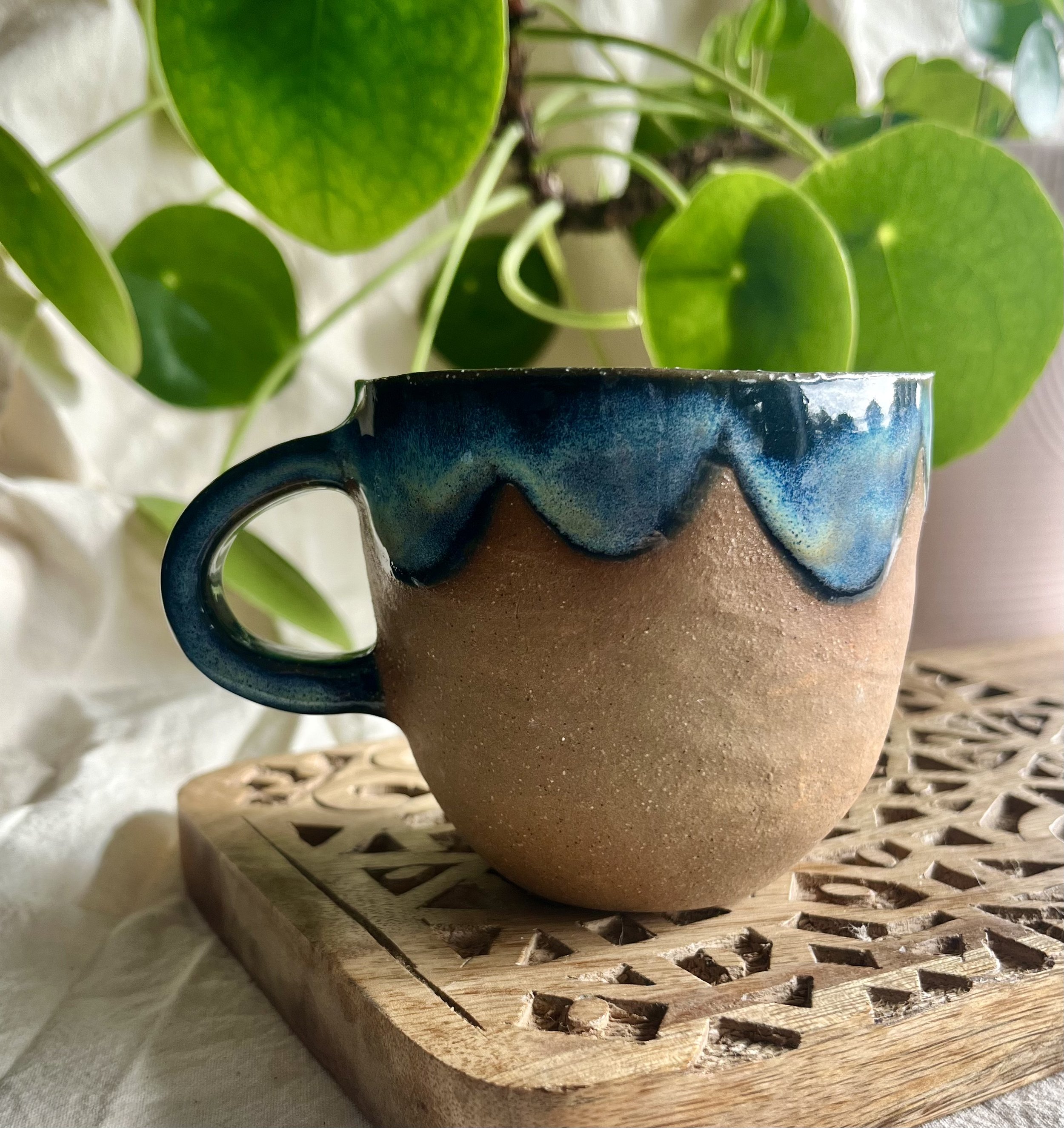 Blue midnight scalloped mug back view.jpeg