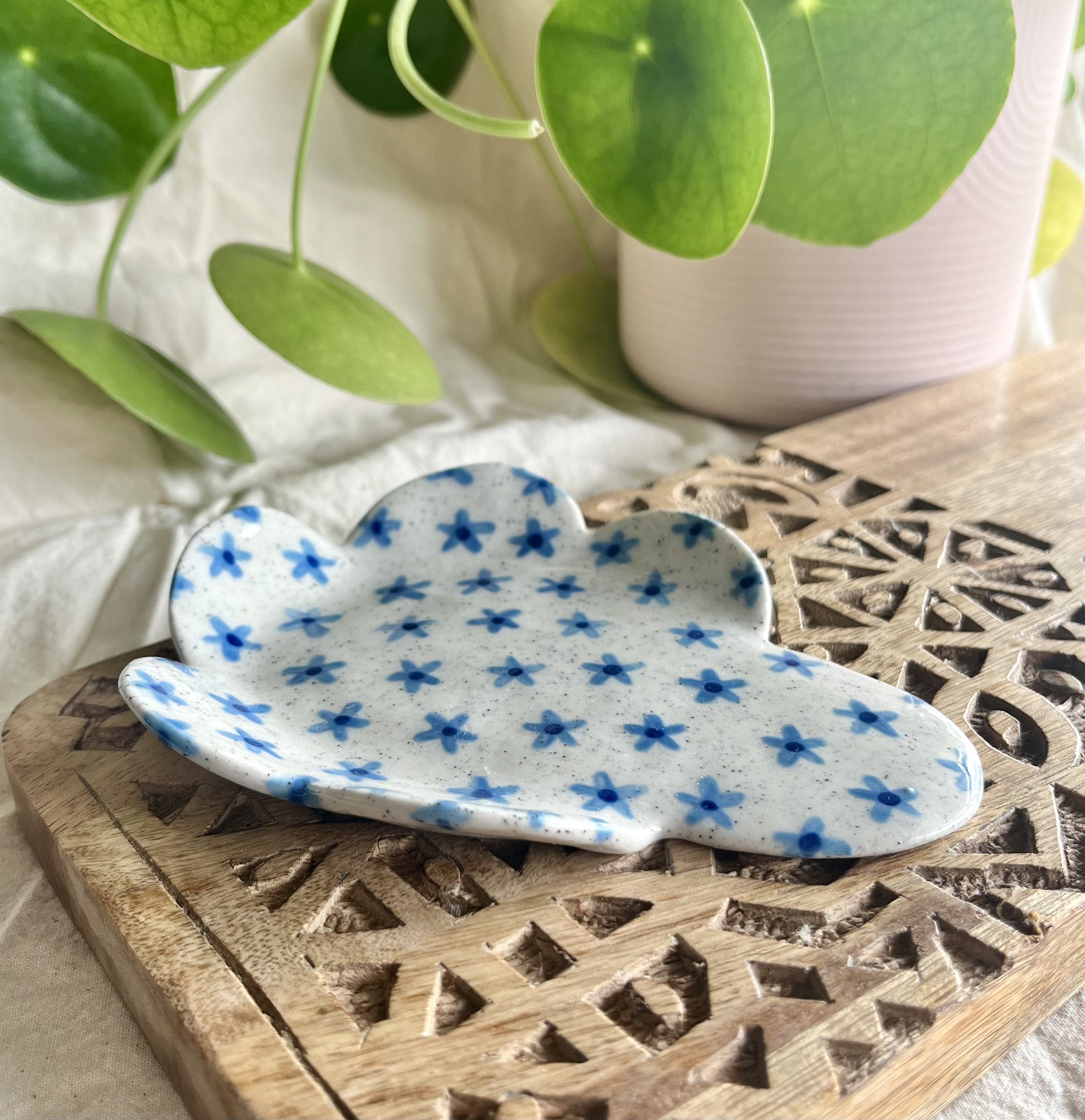 blue flower spoon rest view 2.jpeg