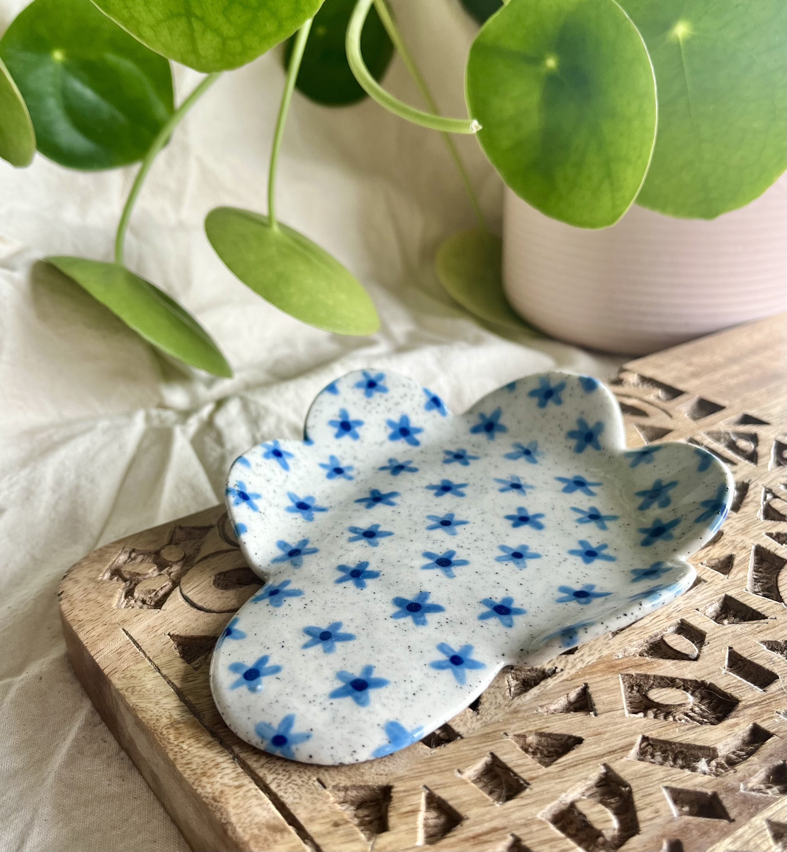 blue flower spoon rest view 1.jpeg