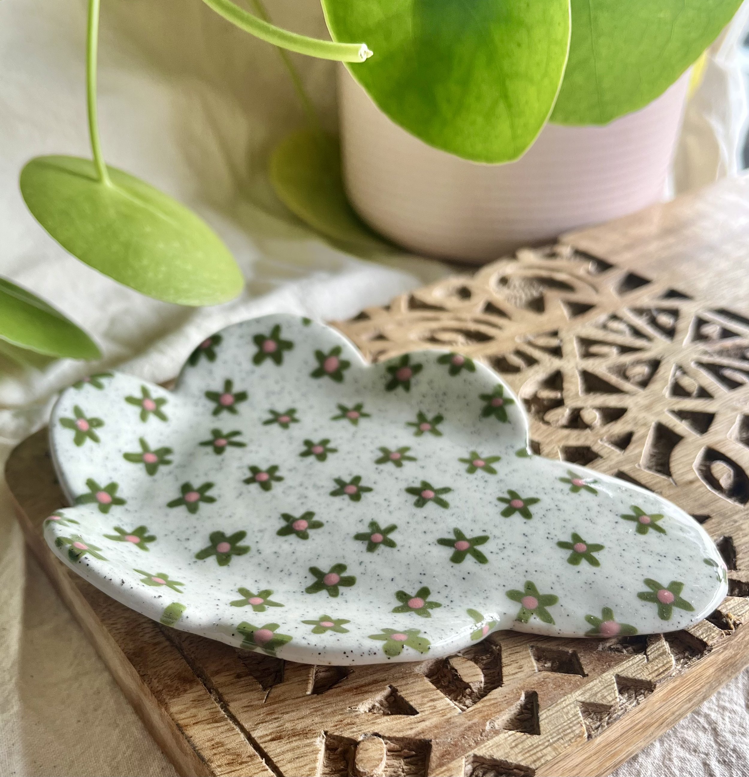 green flower spoon rest view 2.jpeg