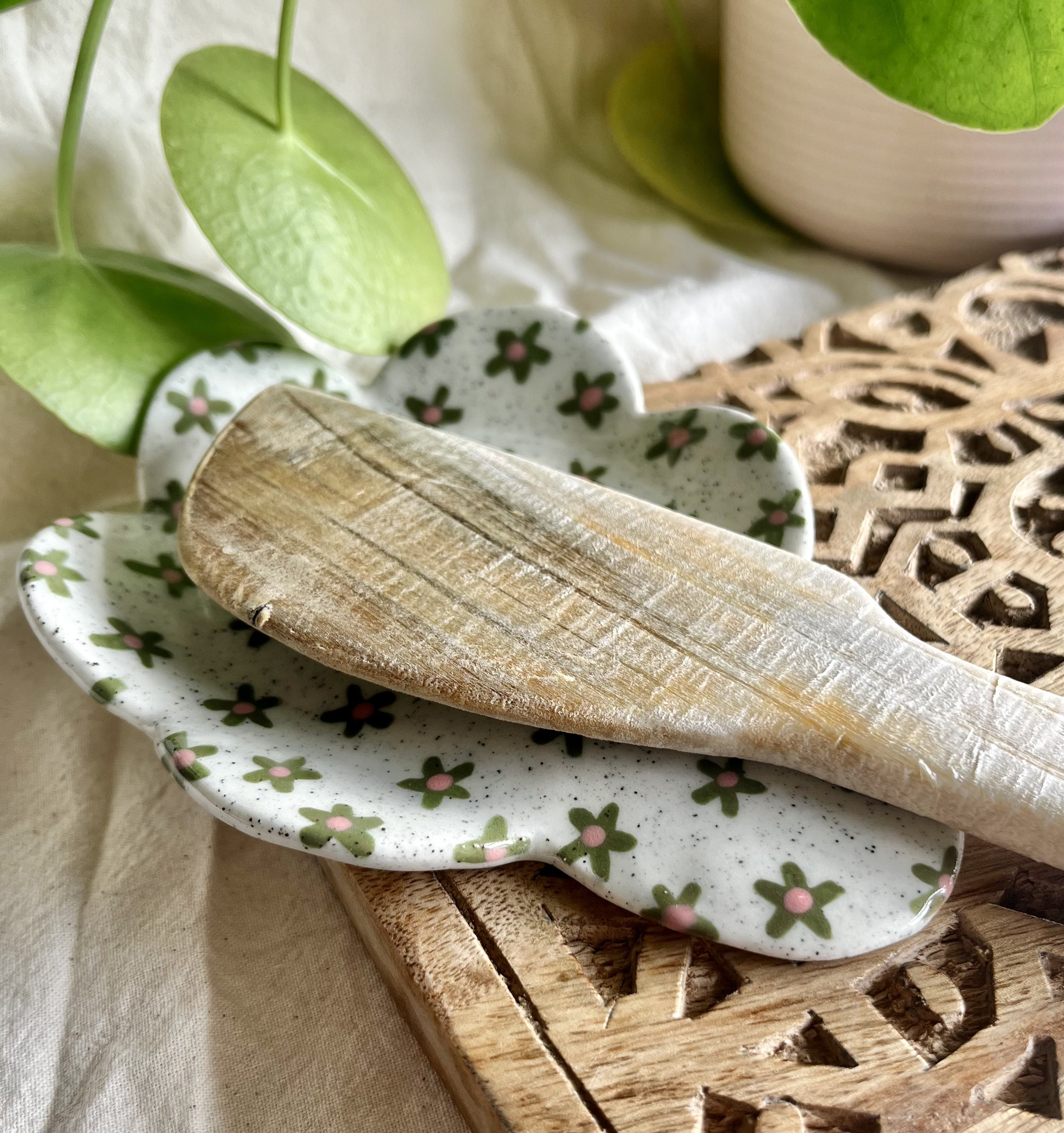 green flower spoon rest with spoon.jpeg