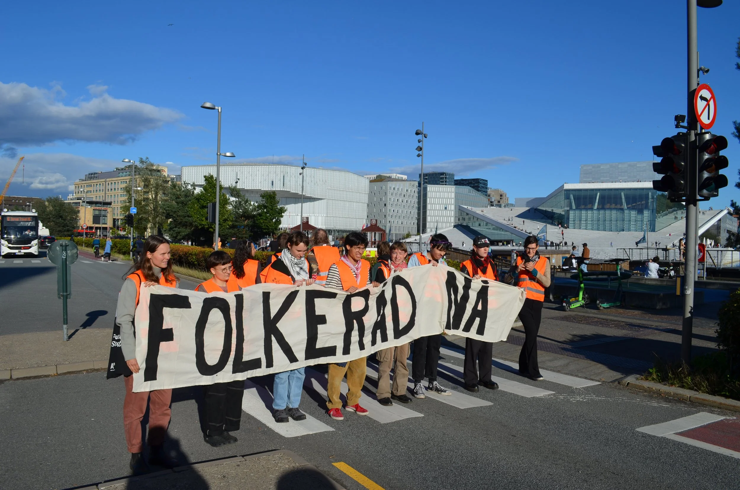 Forstyrrer trafikken i Oslo for å demokratisere Oljefondet
