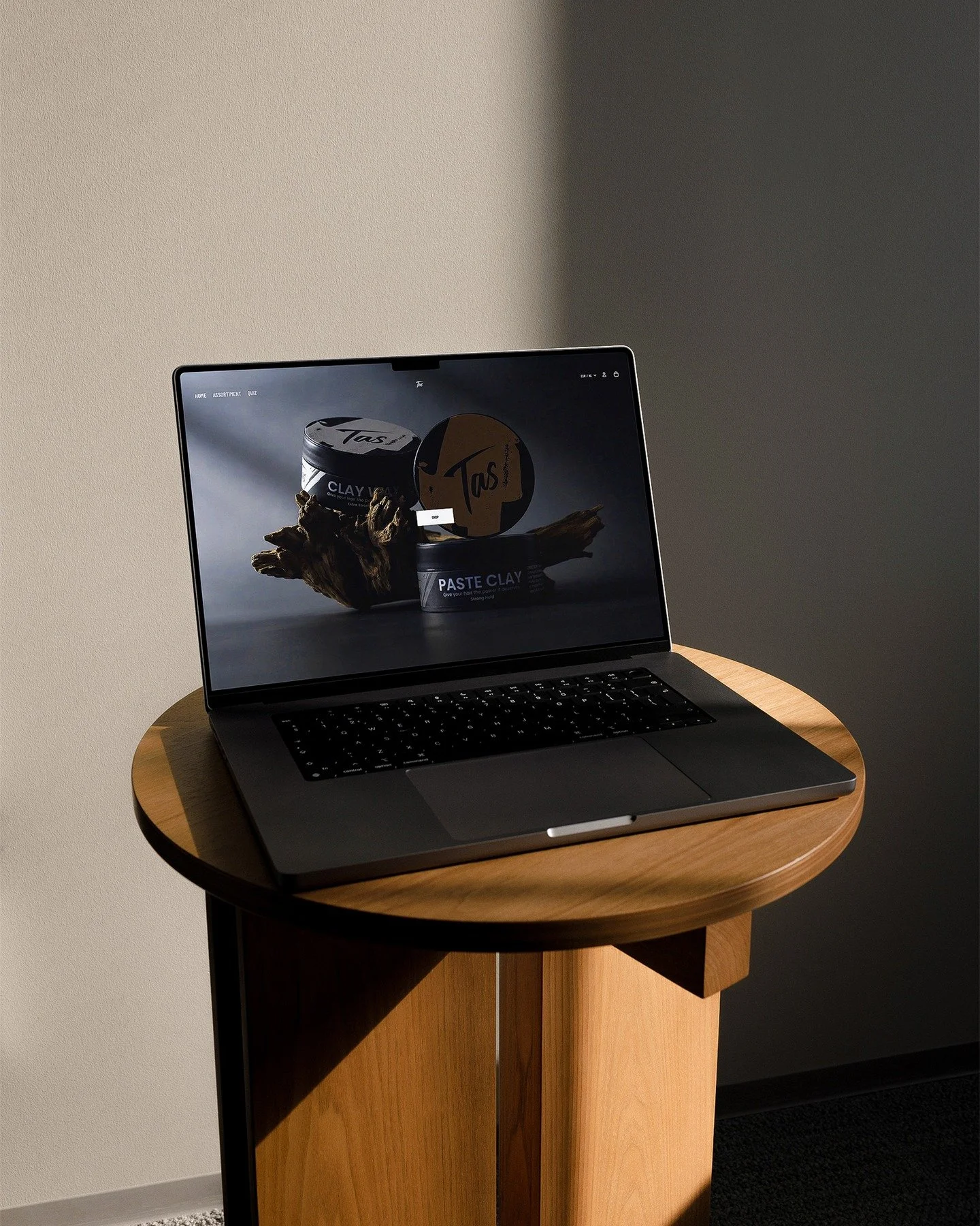 Tas Grooming is an upcoming grooming brand focused on well designed essentials for men.

For this project, we developed a clean webshop that reflects that approach. Simple and structured, without unnecessary elements. Everything is built around clari