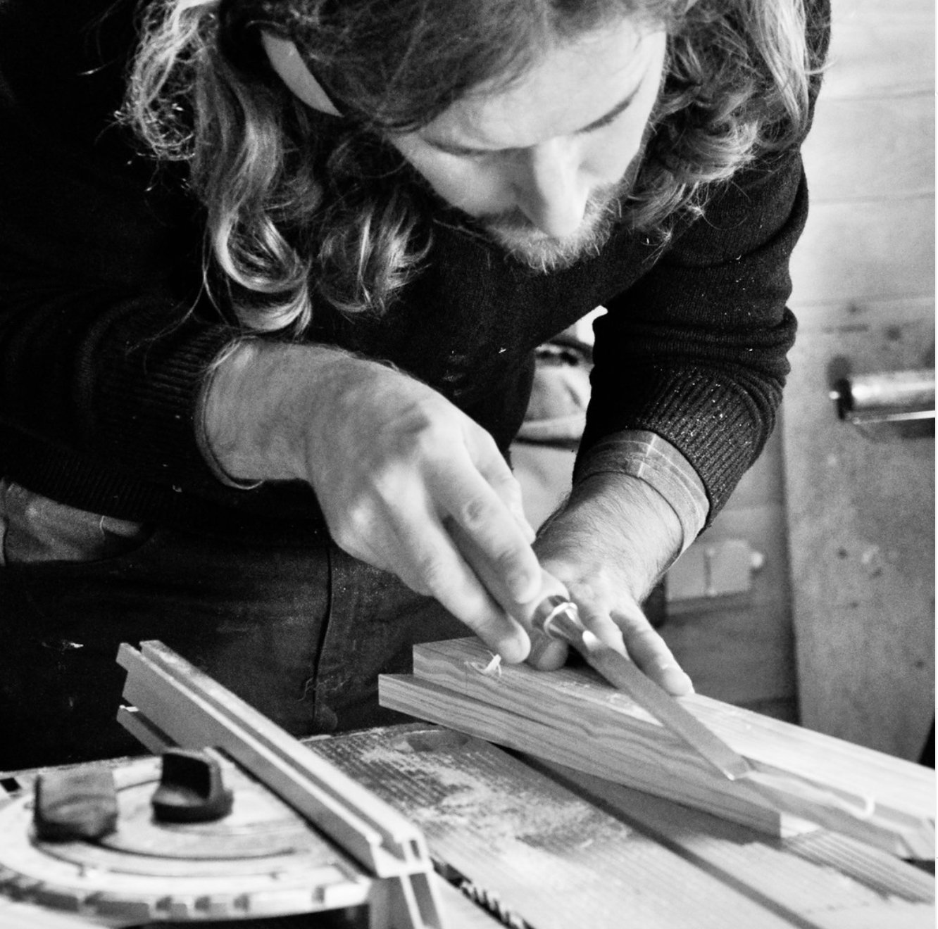 Simon De Cuyper. Zaakvoerder van Atelier De Cuyper. Renovatie & Plaatsing van parket en houten vloeren. Ambachtelijk houtwerk.