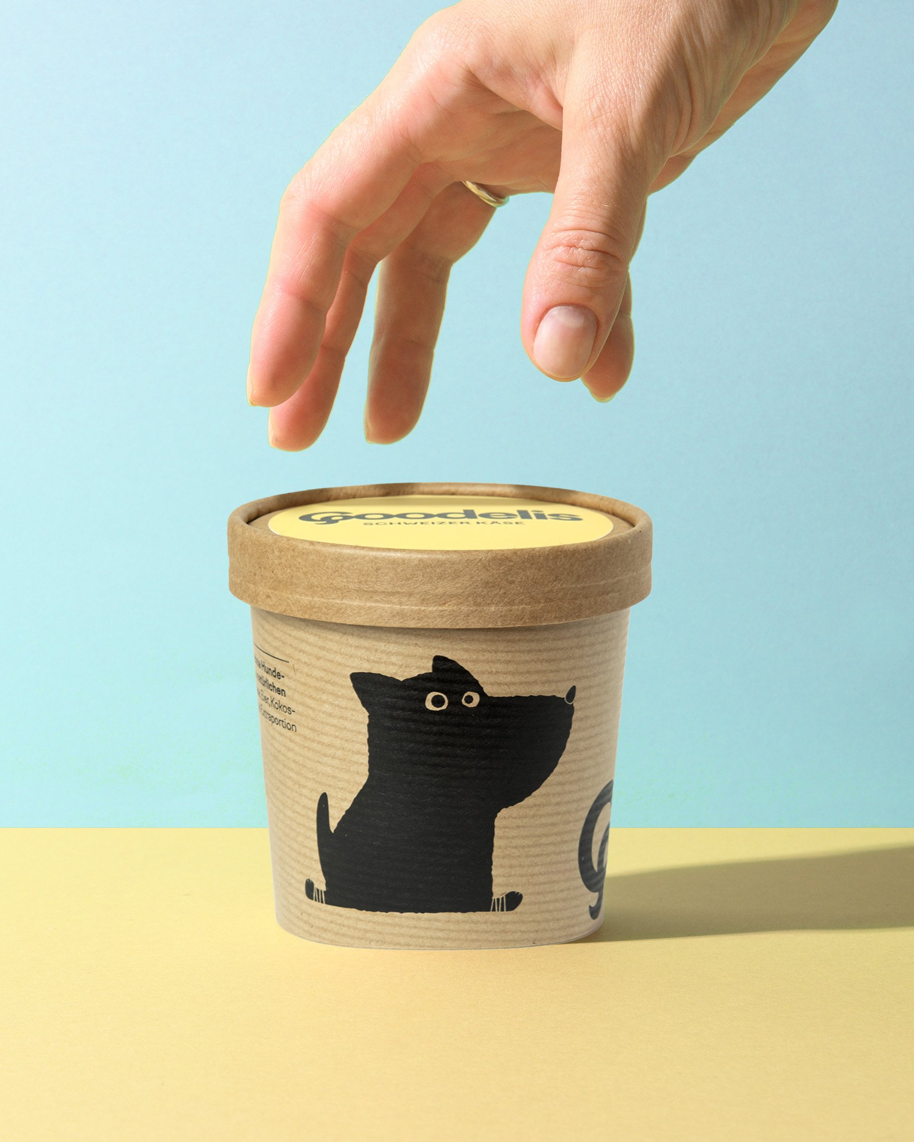 goodelis_käse_hand.jpg