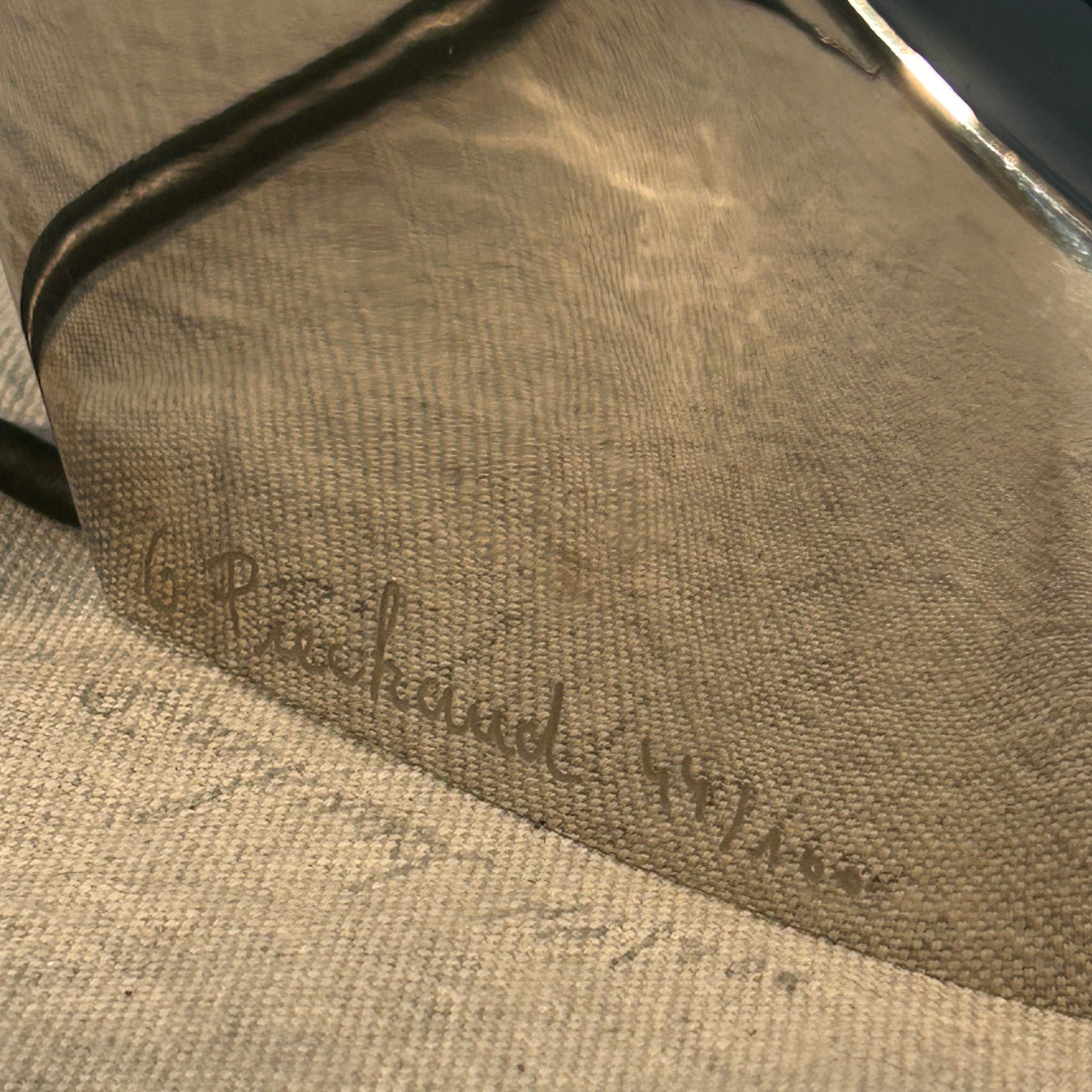 Lampe de table Cygne en inox poli, aussi appelée Requin du designer et sculpteur parisien Guillaume Piéchaud.