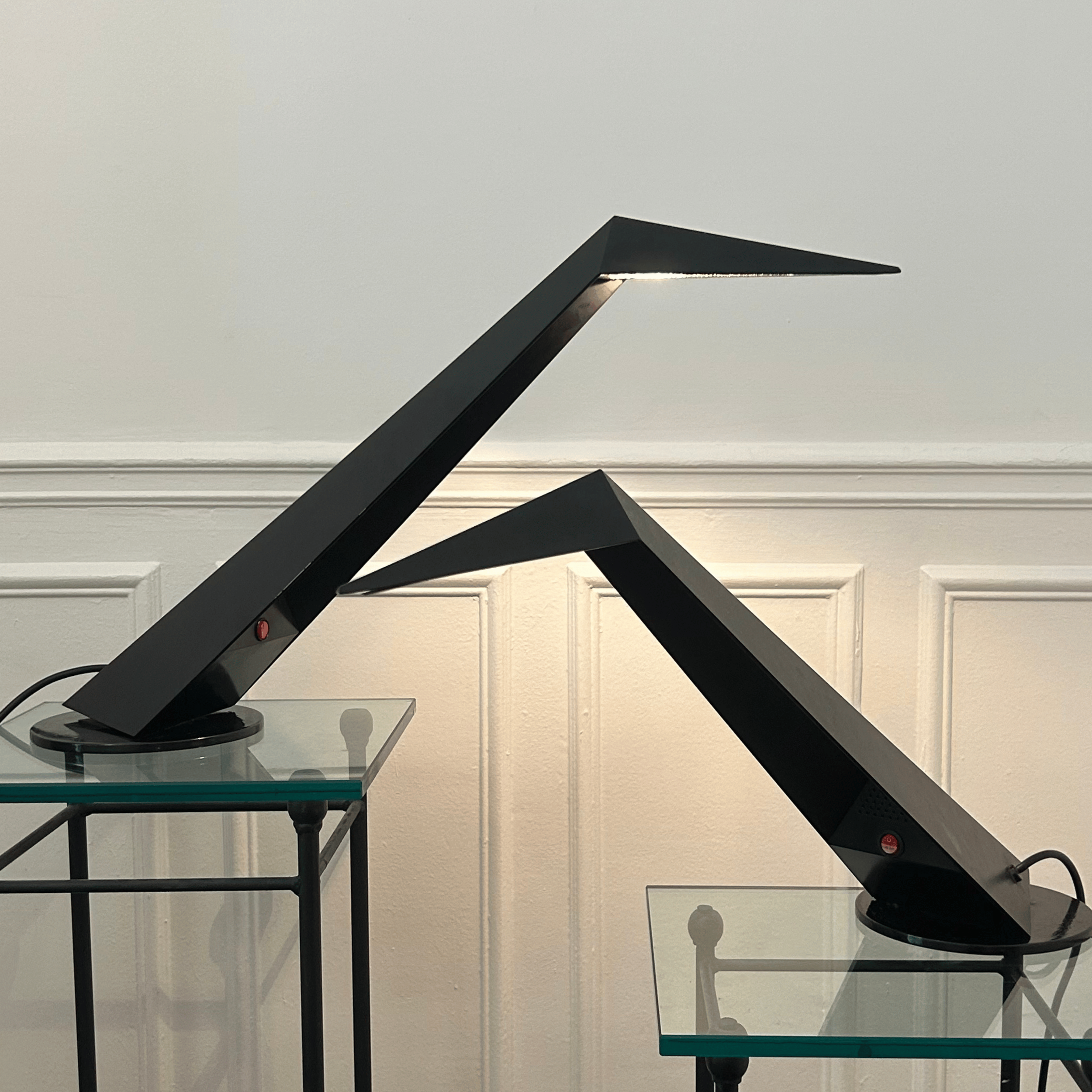 Lampe à poser modèle Concorde, dessiné par Yves Christin (1949-1999) en 1979, edition Antonangeli.