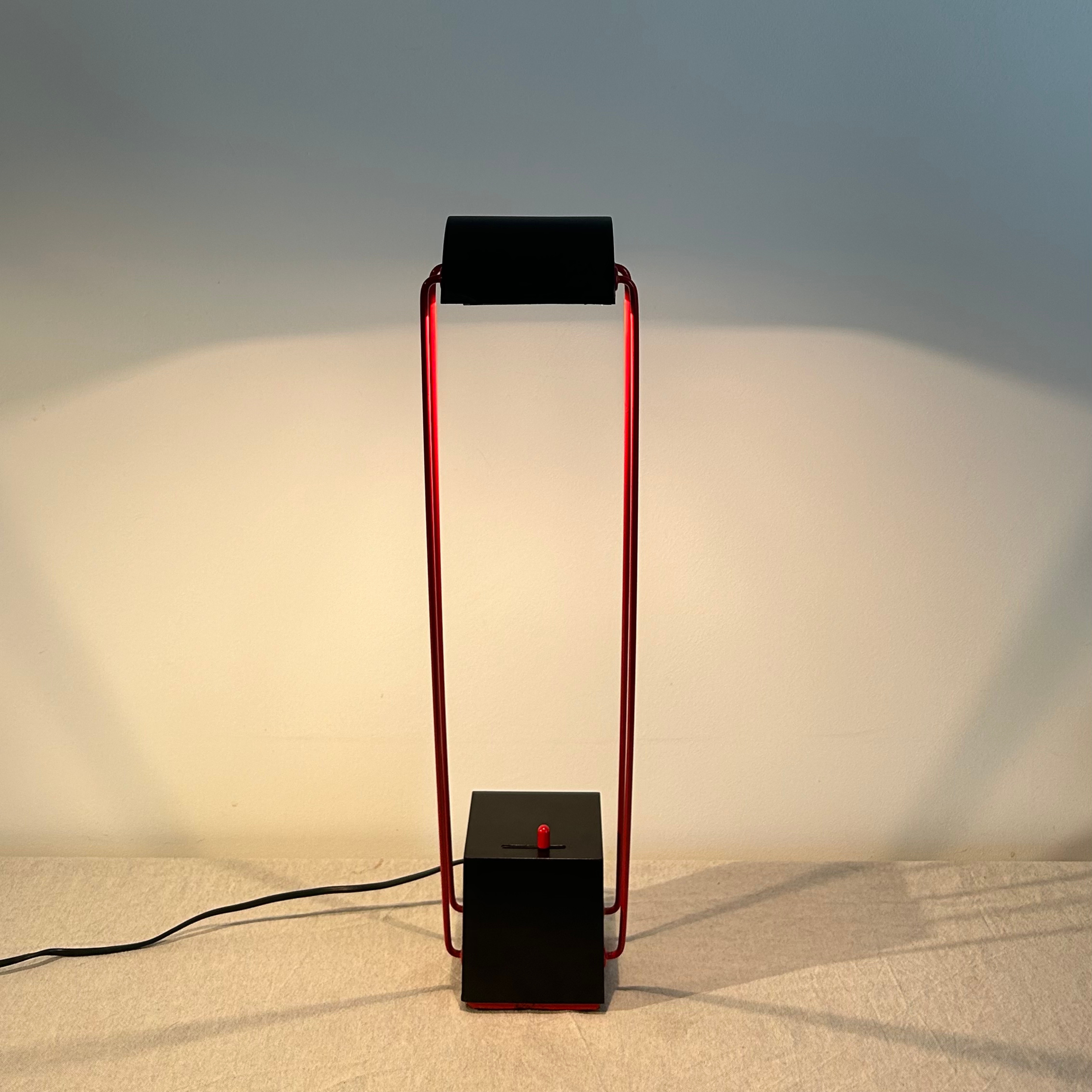 Lampe de table Tokio imaginée par Shigeaki Asahara pour Stilnovo dans les années 1980.