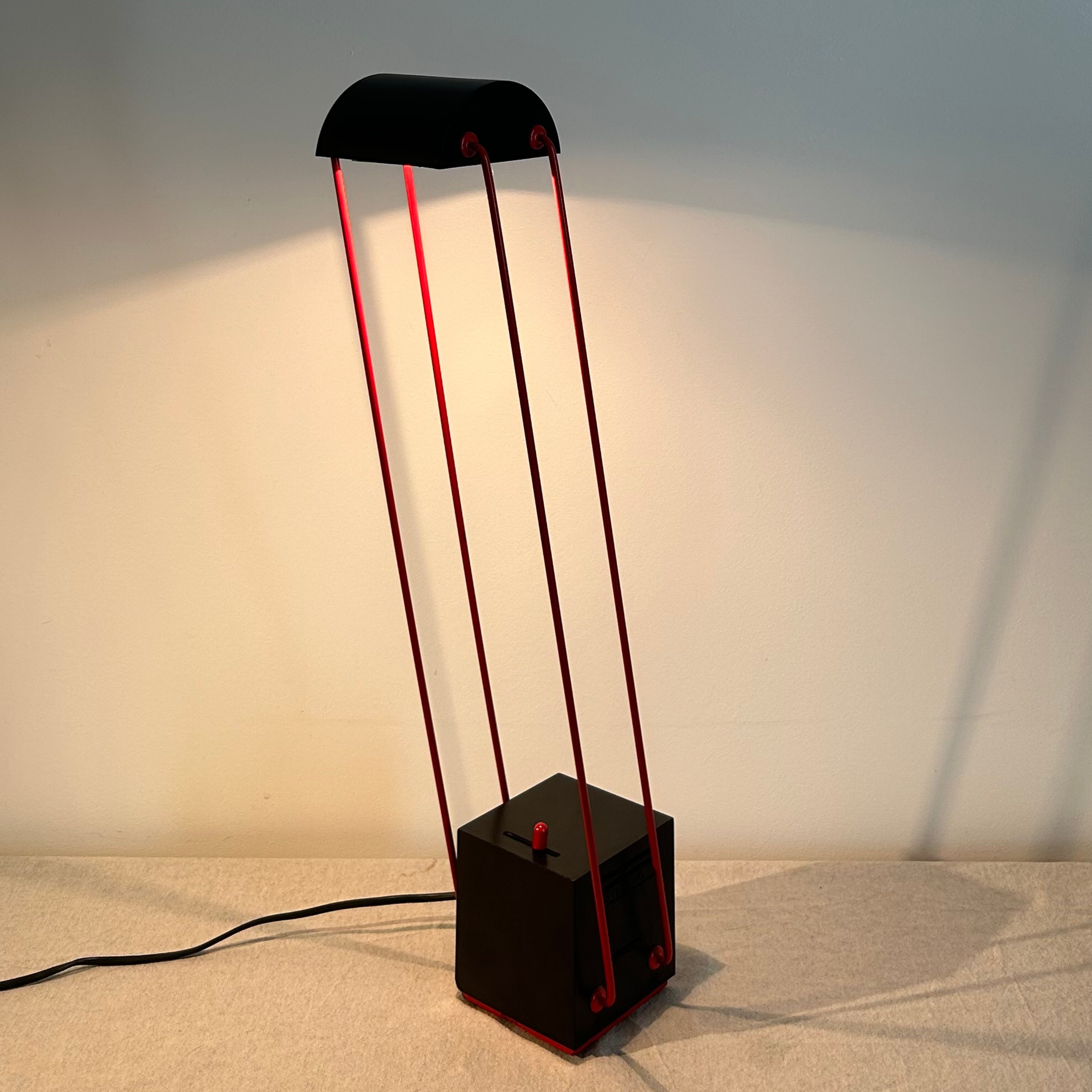 Lampe de table Tokio imaginée par Shigeaki Asahara pour Stilnovo dans les années 1980.