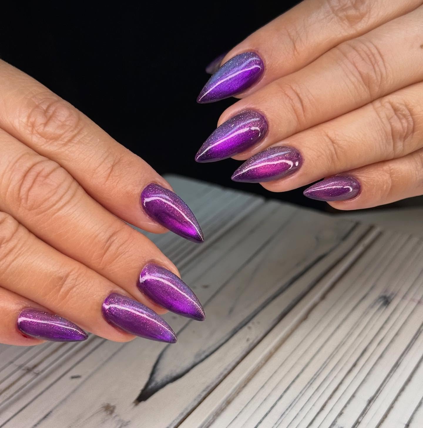 Vertical ombre, 2 different cat eye polish 
.
.
.
#VancouverNails #RichmondBCNails #VanCityNails #VancouverNailSalon #RichmondNailSalon #YVRNails #VanNailTech #NailSalonVancouver #NailSalonRichmond #NailsOfVancouver #GelNailsVancouver #GelXVan #Russi
