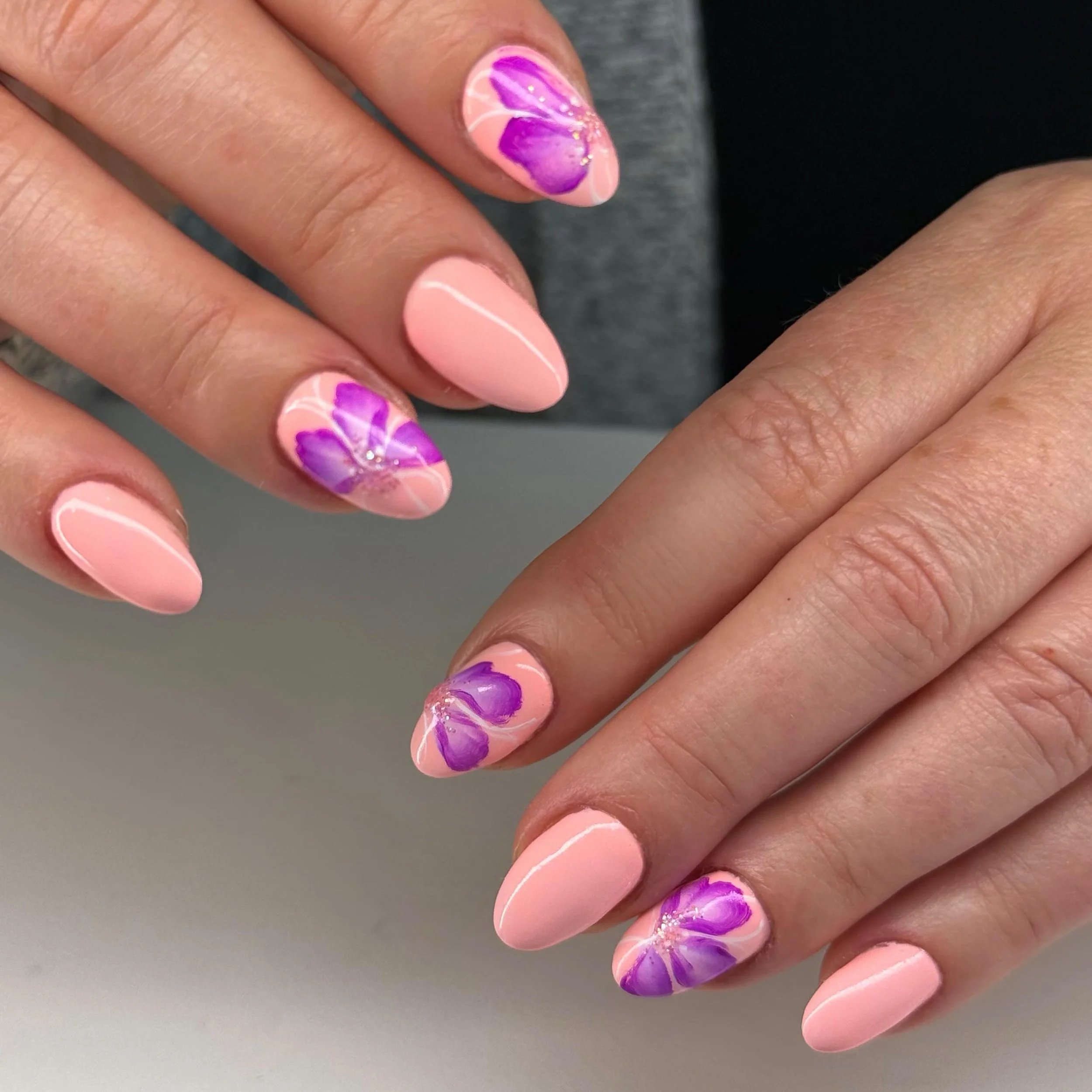 Flowers on peach 
At Bellatudo Nails, it&rsquo;s not just about beautiful nails &mdash; it&rsquo;s about healthy, long-lasting results you can feel confident in. ✨

From our signature 30 Day Manicure to detailed Russian Manicures and relaxing Spa Ped