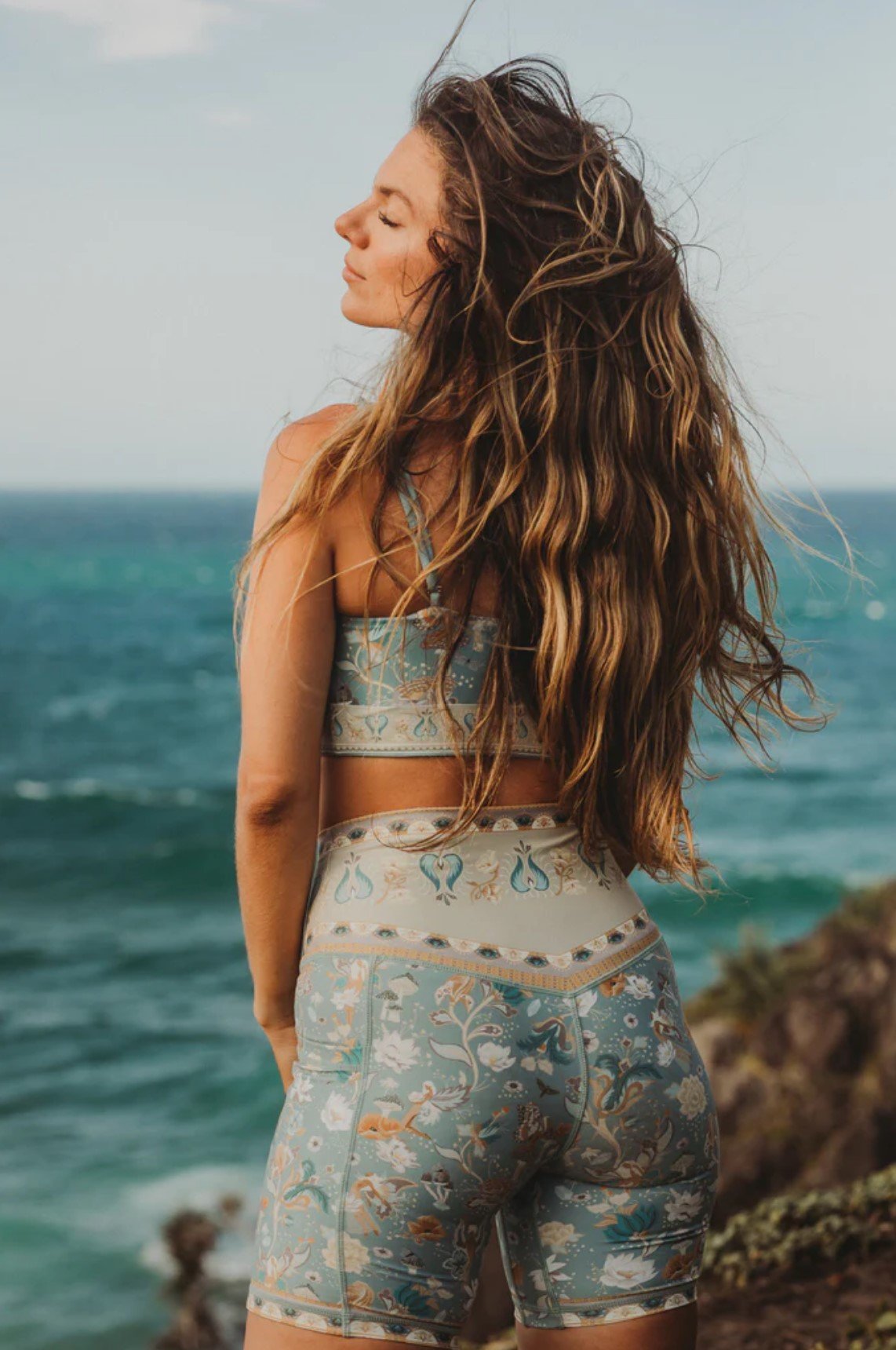 Aura-Turquoise-1.jpg