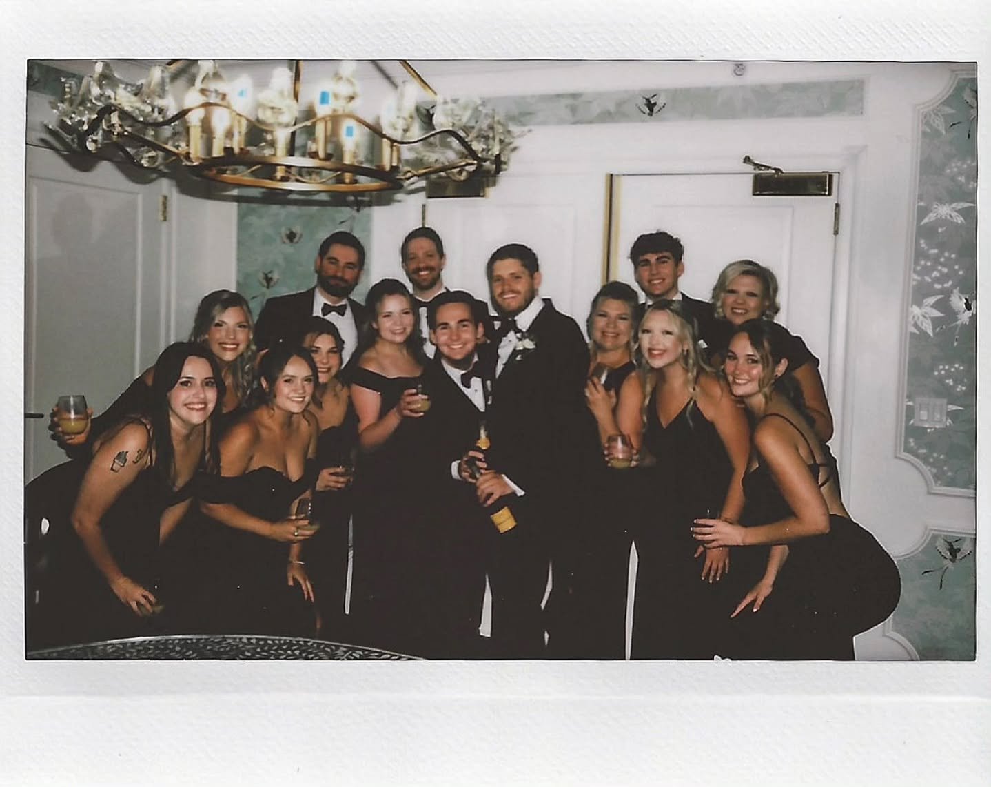 Here's your sign to do polaroids at your wedding 📸
@stevendaltonphotography