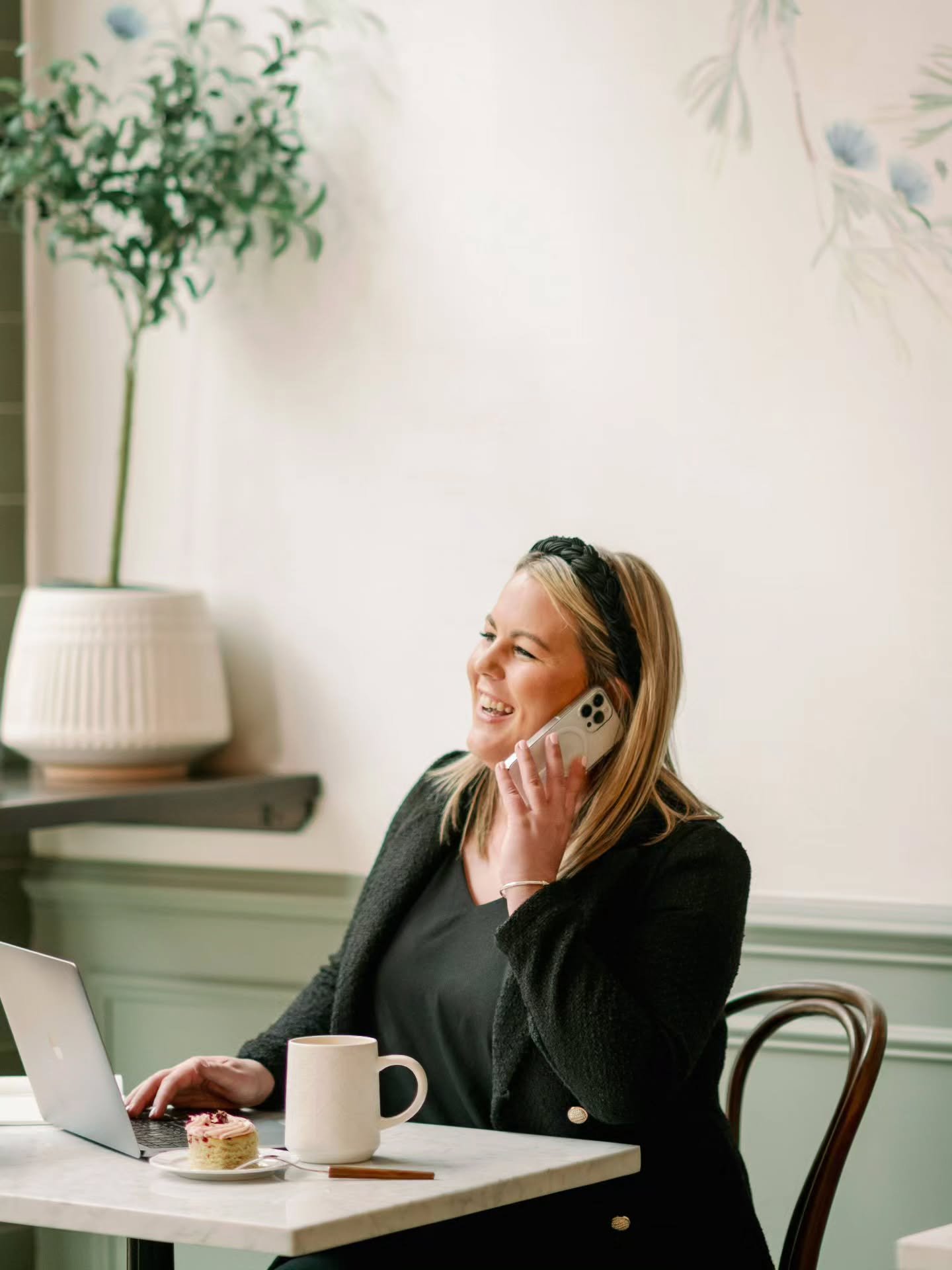 You&rsquo;re not hiring a wedding planner for checklists.
You&rsquo;re hiring them for:
&bull; Decision-making under pressure
&bull; Experience you don&rsquo;t have yet
&bull; A calm presence when things change
&bull; And a plan that holds everything