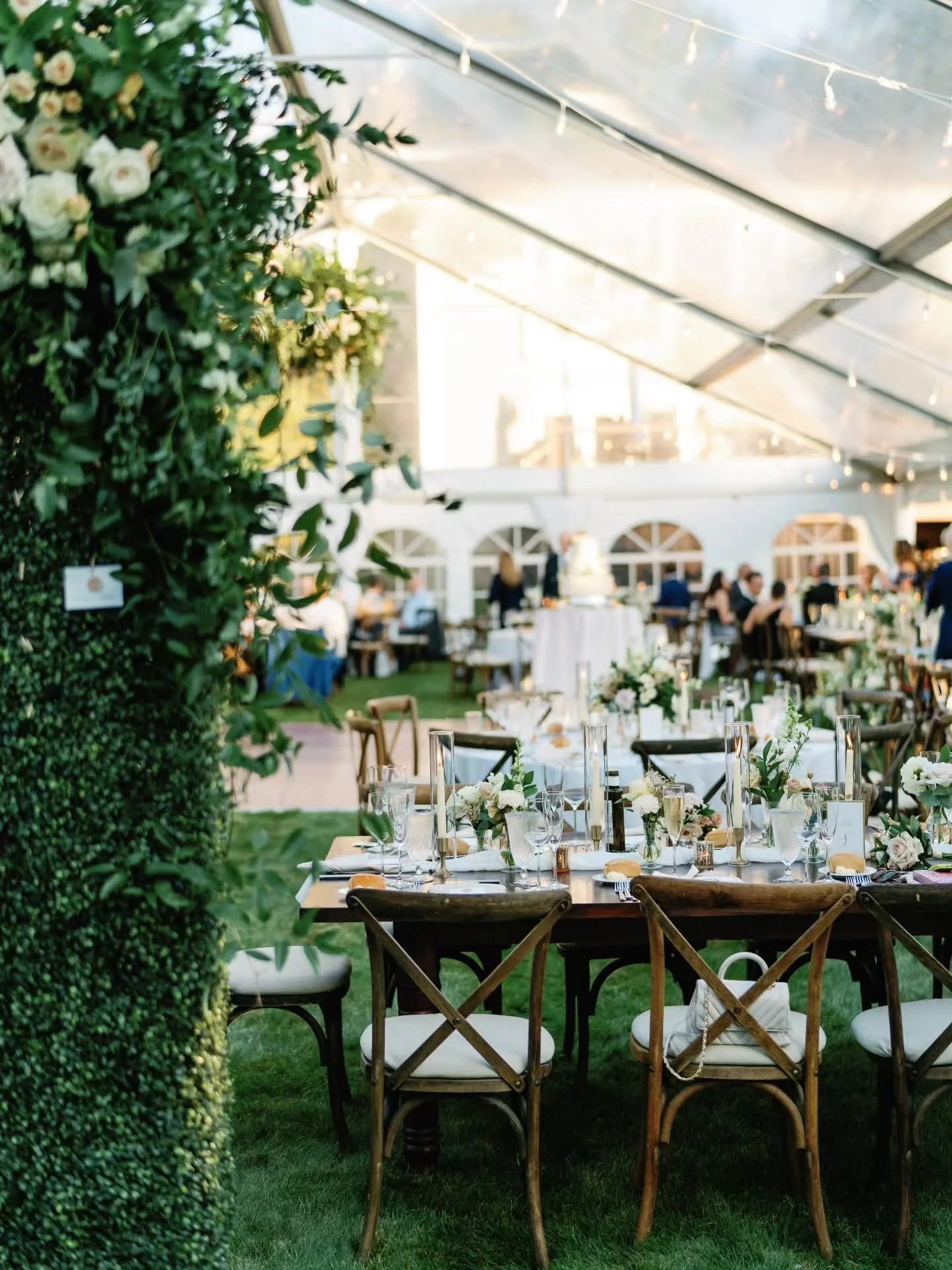 Large tents need intention.

Dividing the space with elements like boxwood hedges creates flow, defines areas, and makes everything feel more considered.

Let's talk about how to divide your space appropriately and intentionally ✨