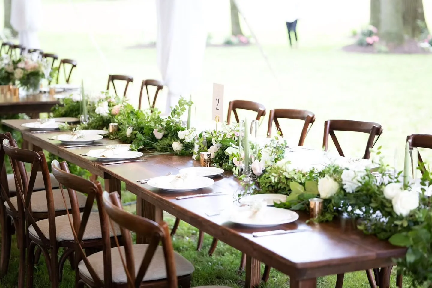 This is why I&rsquo;ll almost always push for long tables in a tent.

You get the wood, the texture, the greens running all the way through, and suddenly it doesn&rsquo;t feel like a setup, it feels like a table people actually want to sit at. 

Ever