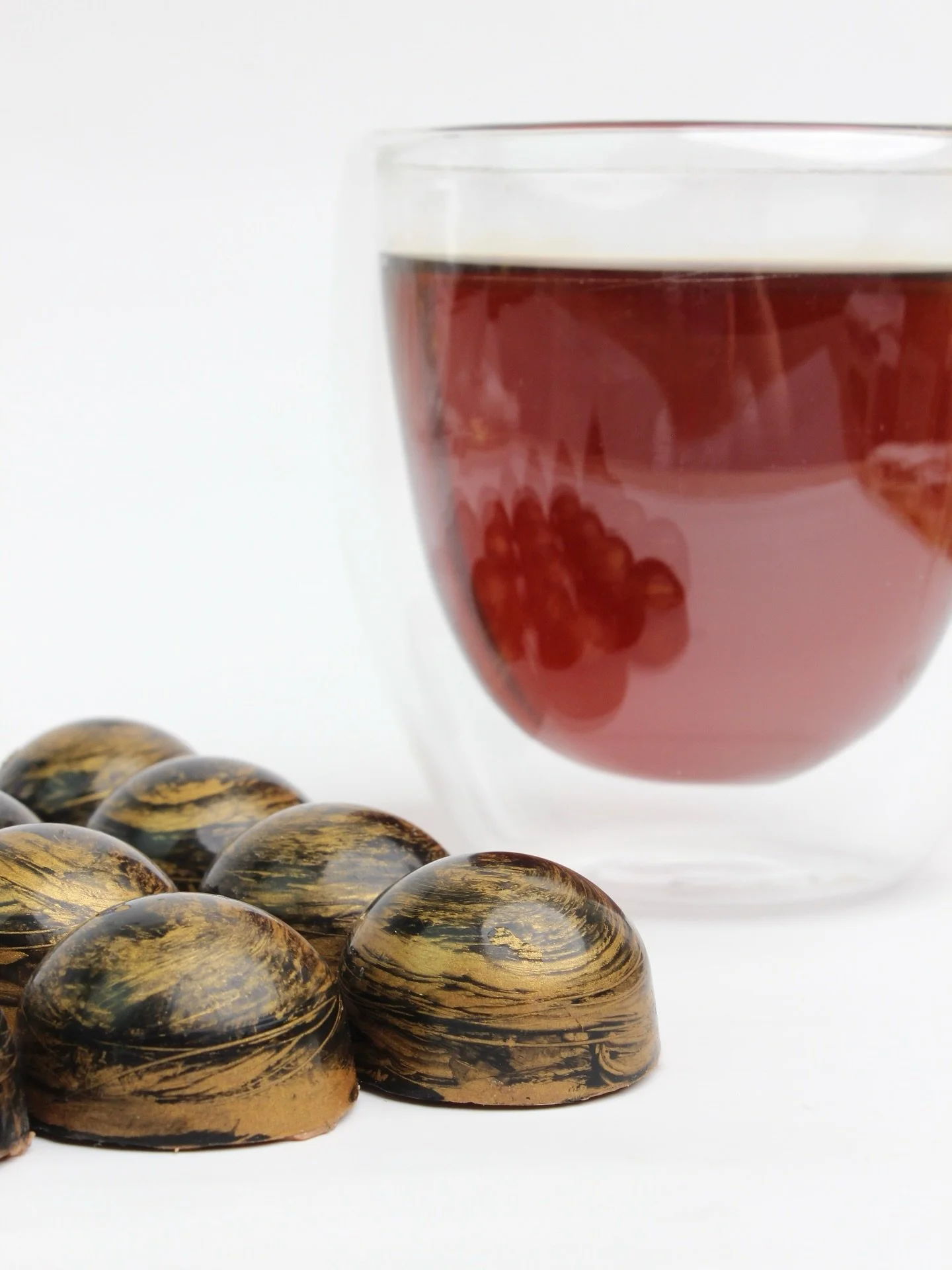 ✨Un toque de elegancia en cada bocado, bombones con infusi&oacute;n de t&eacute; Earl Grey.

Sofisticado, arom&aacute;tico, inolvidable ☕️🍫

https://berrylona.com/shop/p/earl-grey-tea-chocolate-bonbons
-
✨A touch of elegance in every bite, Earl Grey