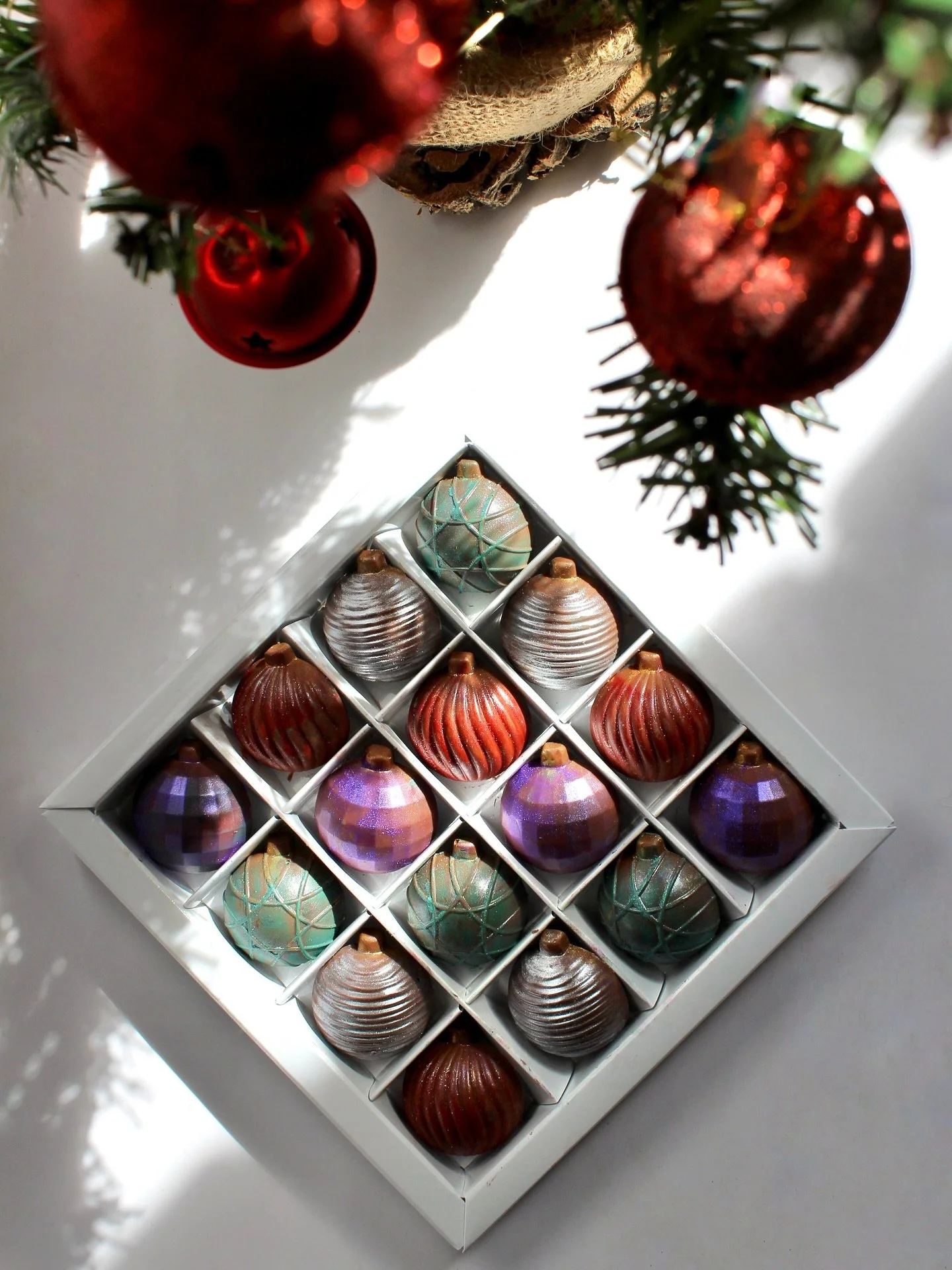 La colecci&oacute;n de la Navidad de Berrylona Chocolate Works 🍫🎄

&hearts;️ https://berrylona.com/shop/new-year-collection