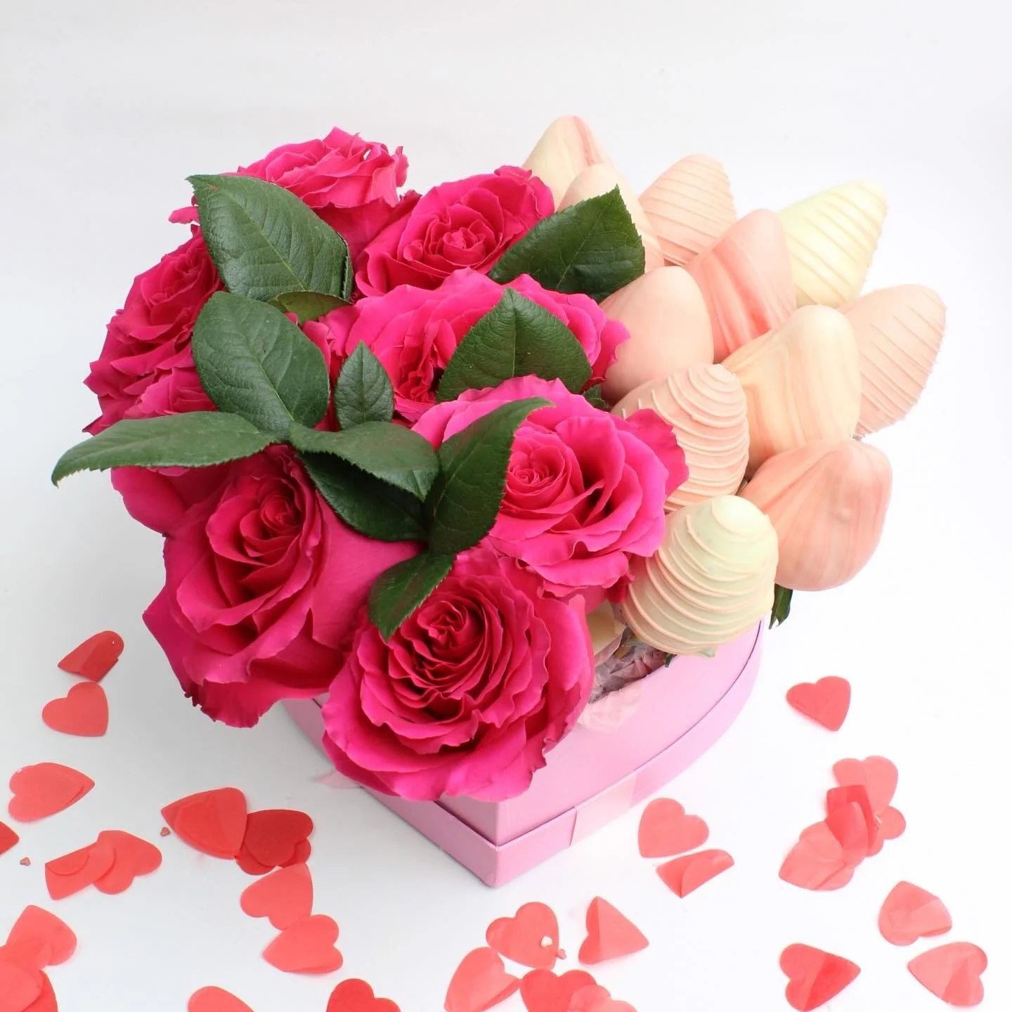 Fresas con chocolate para tu amor &hearts;️🍓🍫

Tenemos 3 tipos de chocolates sin gluten (amargo vegano 54.5%, leche,blanco). 

Puedes personalizar tu caja 🫶🏻

https://berrylona.com/shop/valentines-day