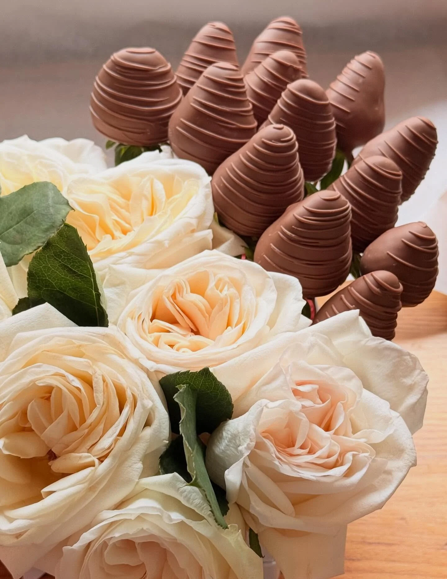 El regalo perfecto para el verano 🌸🍫🍓

Los flores dr @mimosa_flower_lab 🤍🩷❤️