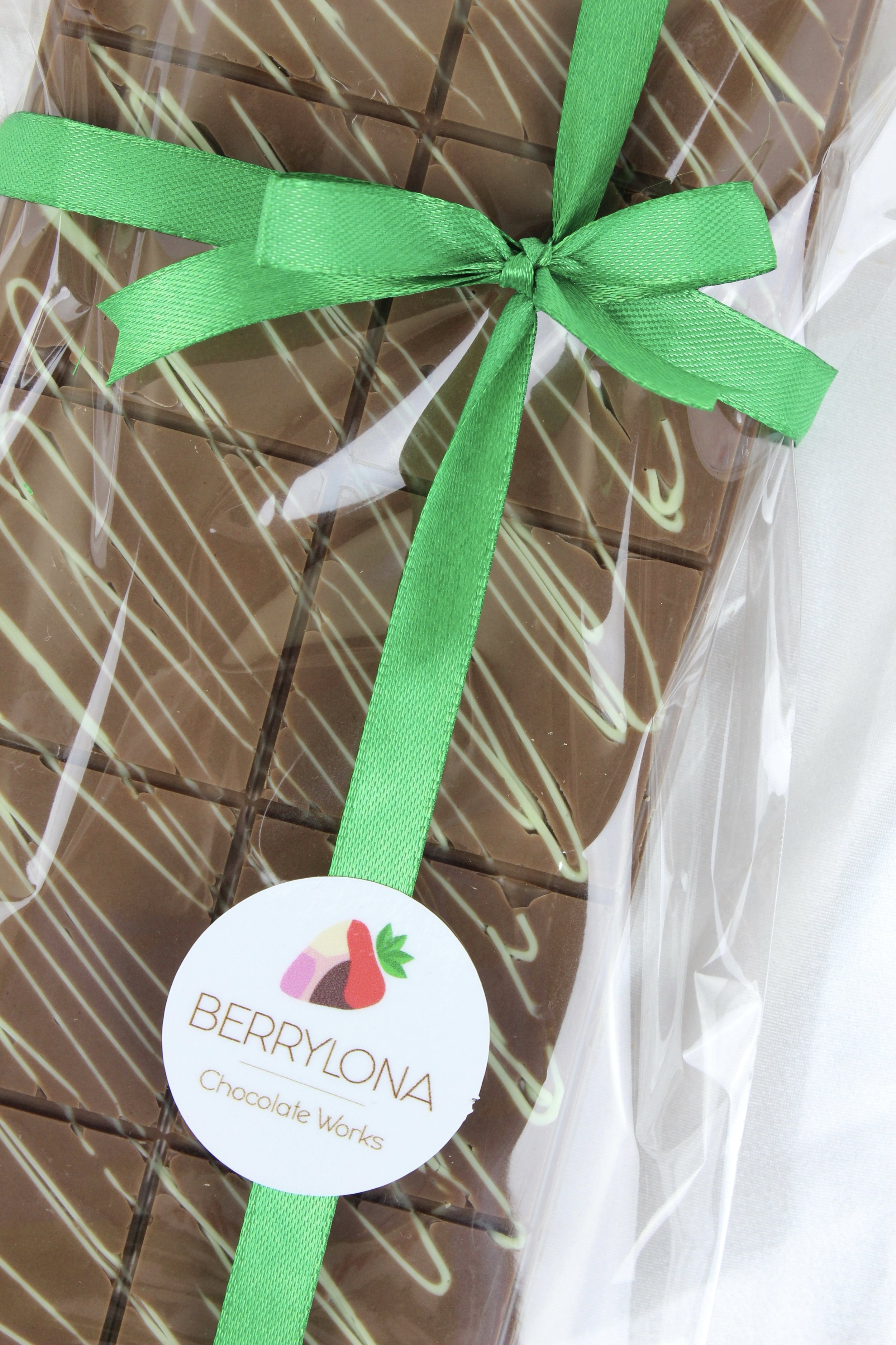 Dubai Chocolate With Pistachio Tahini Almond Hazelnut Biscoff Nutella Filling in Barcelona by Berrylona Chocolate Works