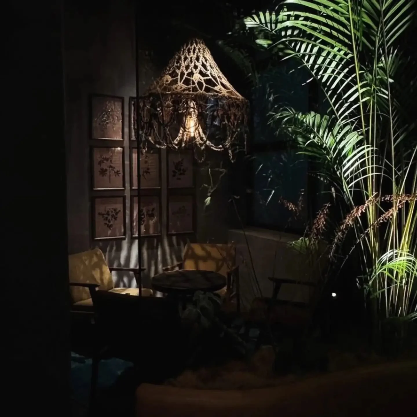 Nous sommes heureuses qu'un de nos lustres participe au subtil d&eacute;cor du restaurant @ful_kyoto

Design 
@designroom702
🙏 @matsunaka702
Producer @tomoyukitanaka