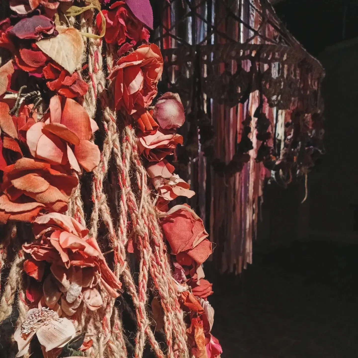 Nouvel accrochage de rentr&eacute;e !
Avec Dominique Degois @cecile_dachary @audreycavalloni 

Exposition Art Textile &agrave; La Tannerie 
Du 13 septembre au 20 octobre
Ouvert les vendredi, samedi et dimanche 
de 11h &agrave; 18h

Vernissage dimanch