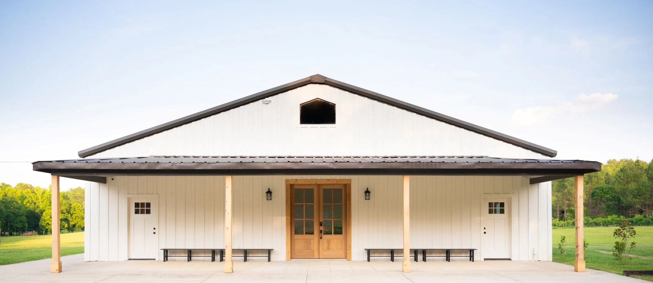 Front entrance at Sawyers Cove Farm, intimate event venue in Calera, Alabama