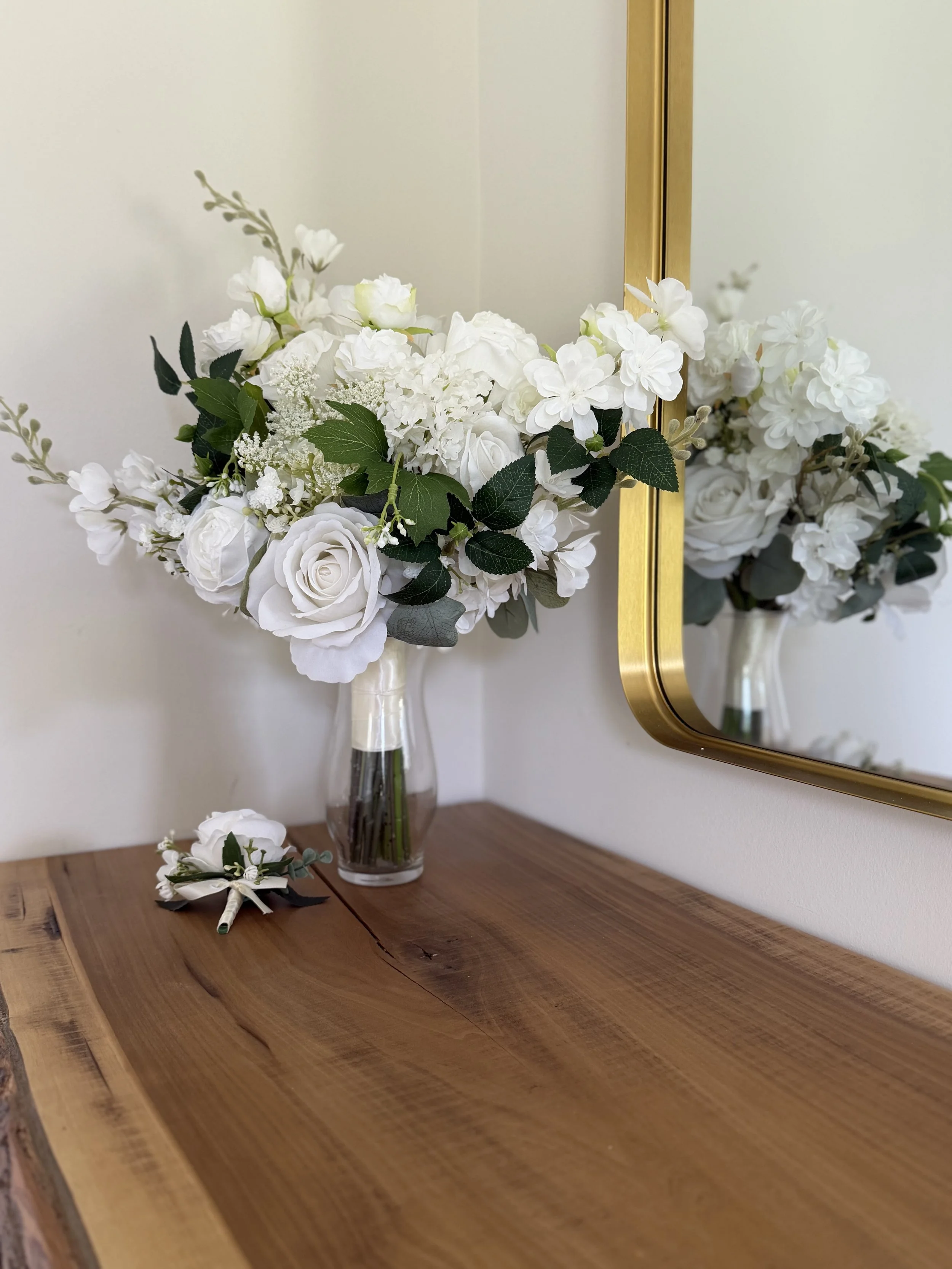 Neutral bridal florals for elopement event at Sawyers Cove Farm in Calera, Alabama