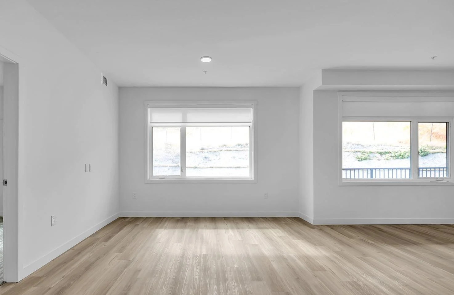 Primary Bedroom (2).jpg