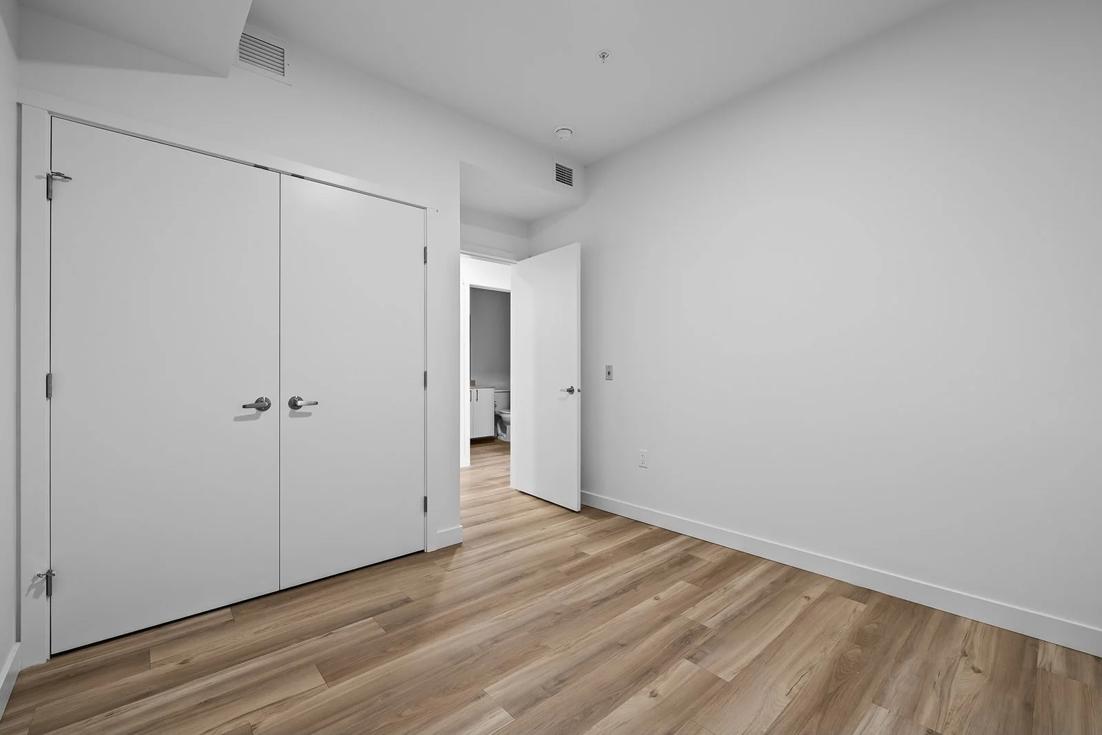 Primary Bedroom (4).jpg