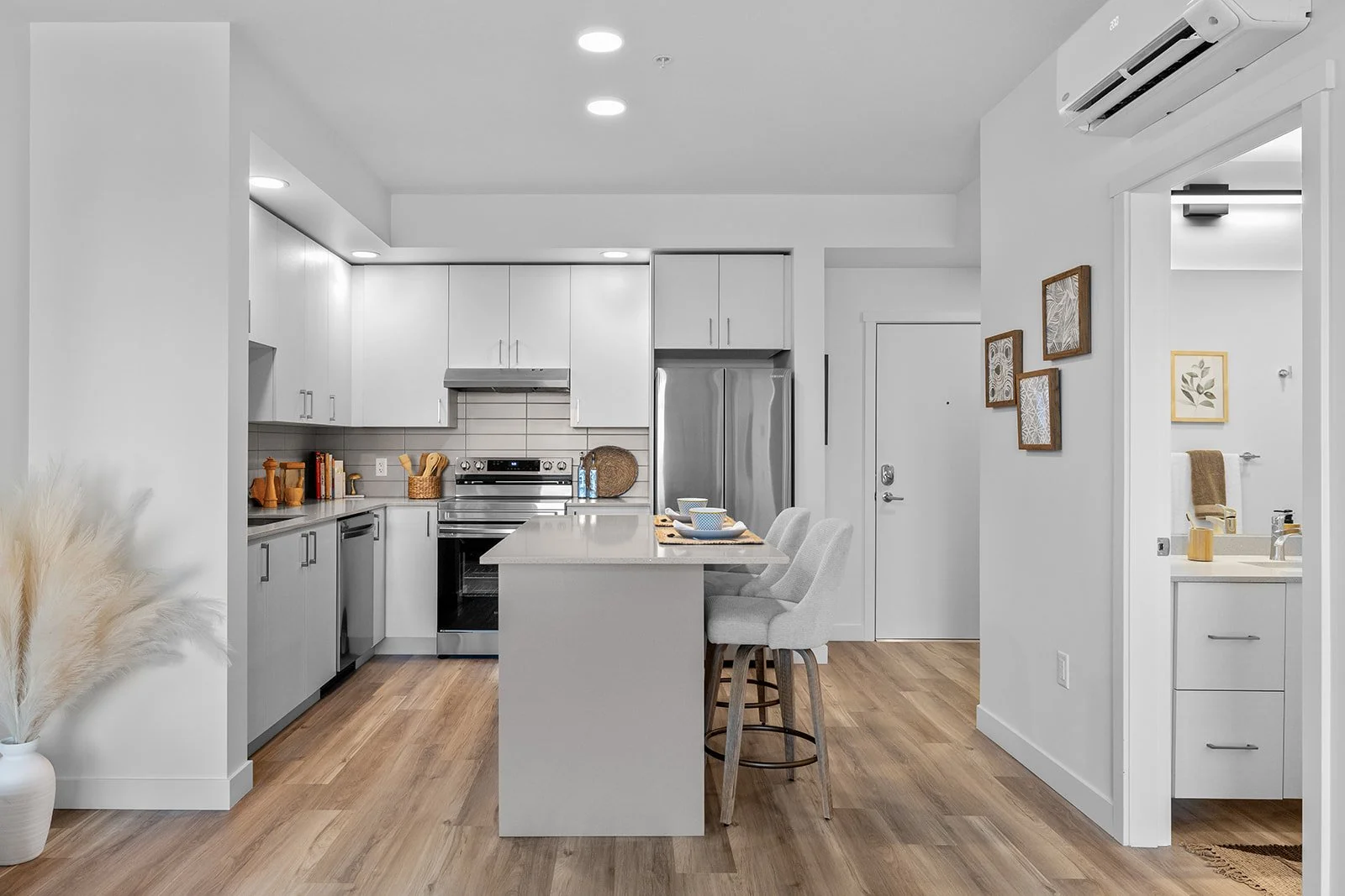 203 - 1111 Frost Road-2.jpg
