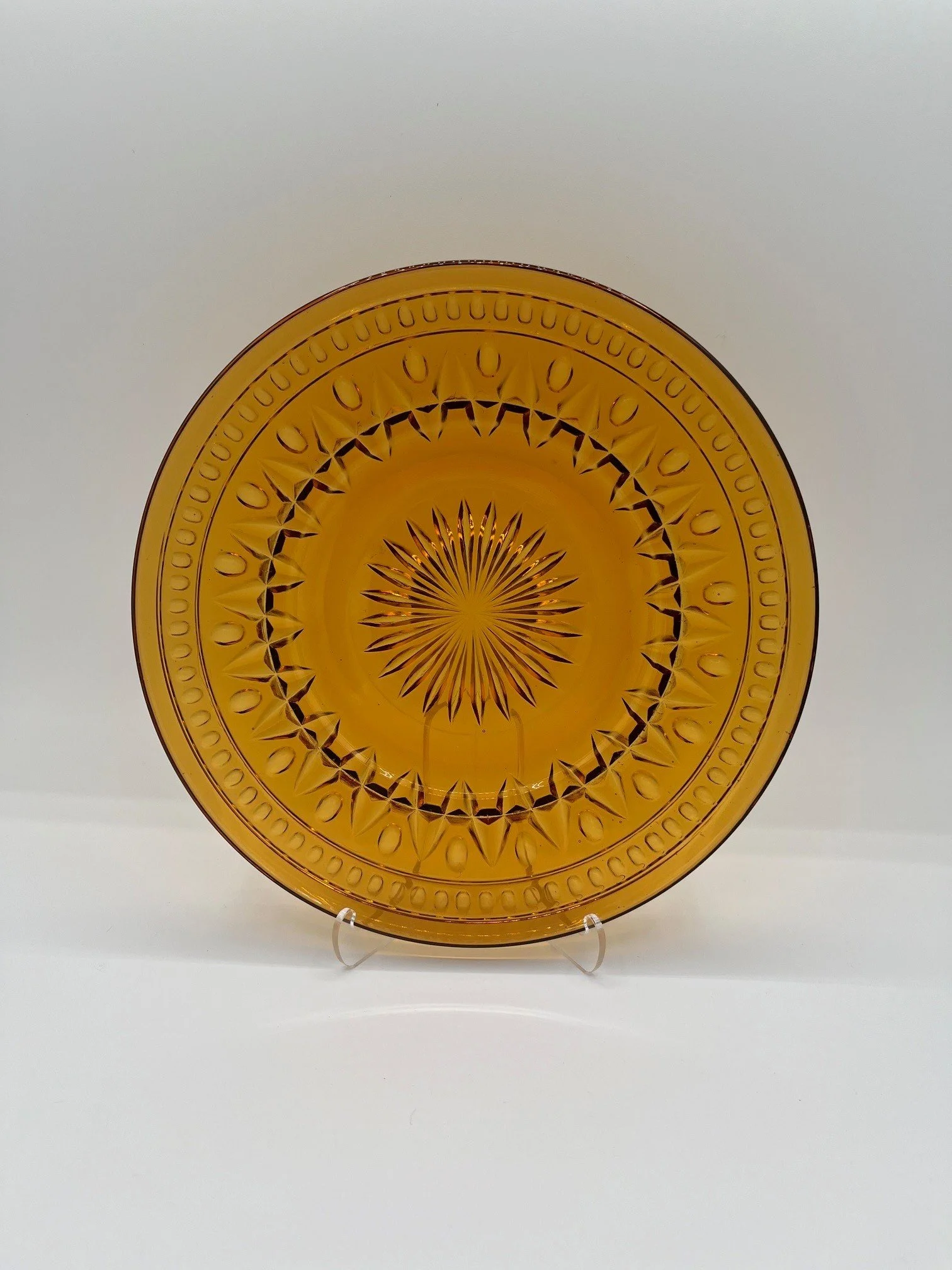 8.75" Salad/Dessert Plate
Available- 8