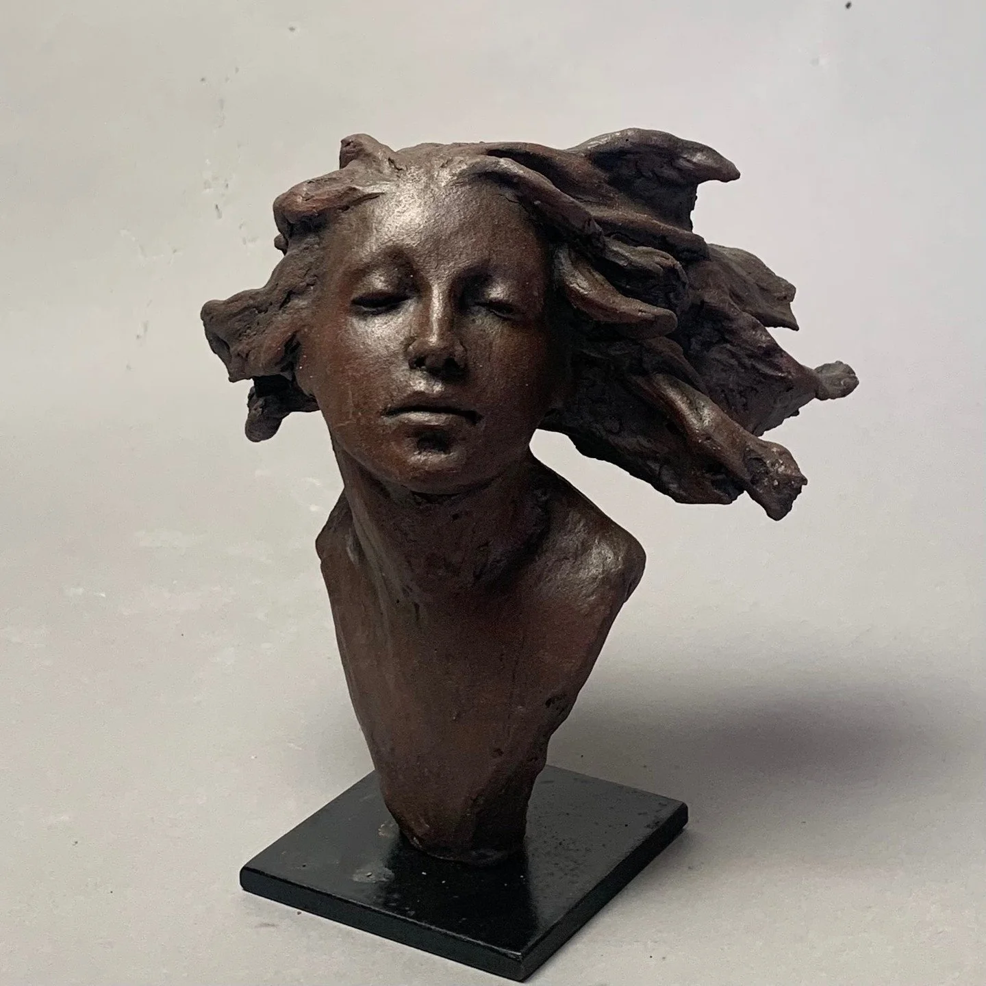 another maquette, still looking for the right presentation to create an over lifesize bust of &quot;Psyche&quot;

#ceramic #psyche #figurative #bust #mythology #contemporarysculpture #contemporaryrealist #contemporaryart #contemporaryrealism #sculpto